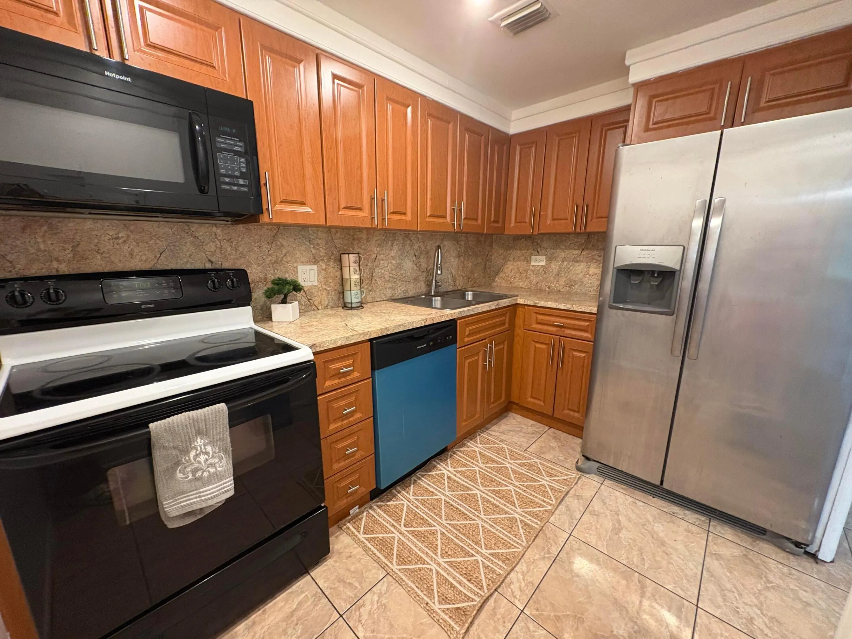 3710 INVERRARY Drive #2G