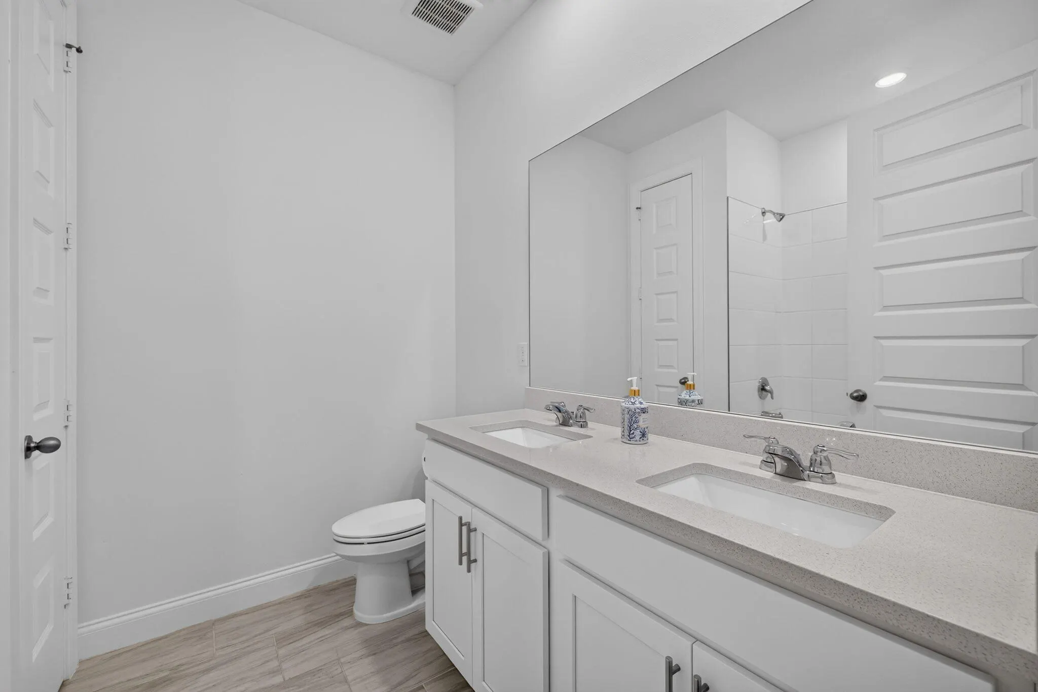 8666 DAHLIA Circle