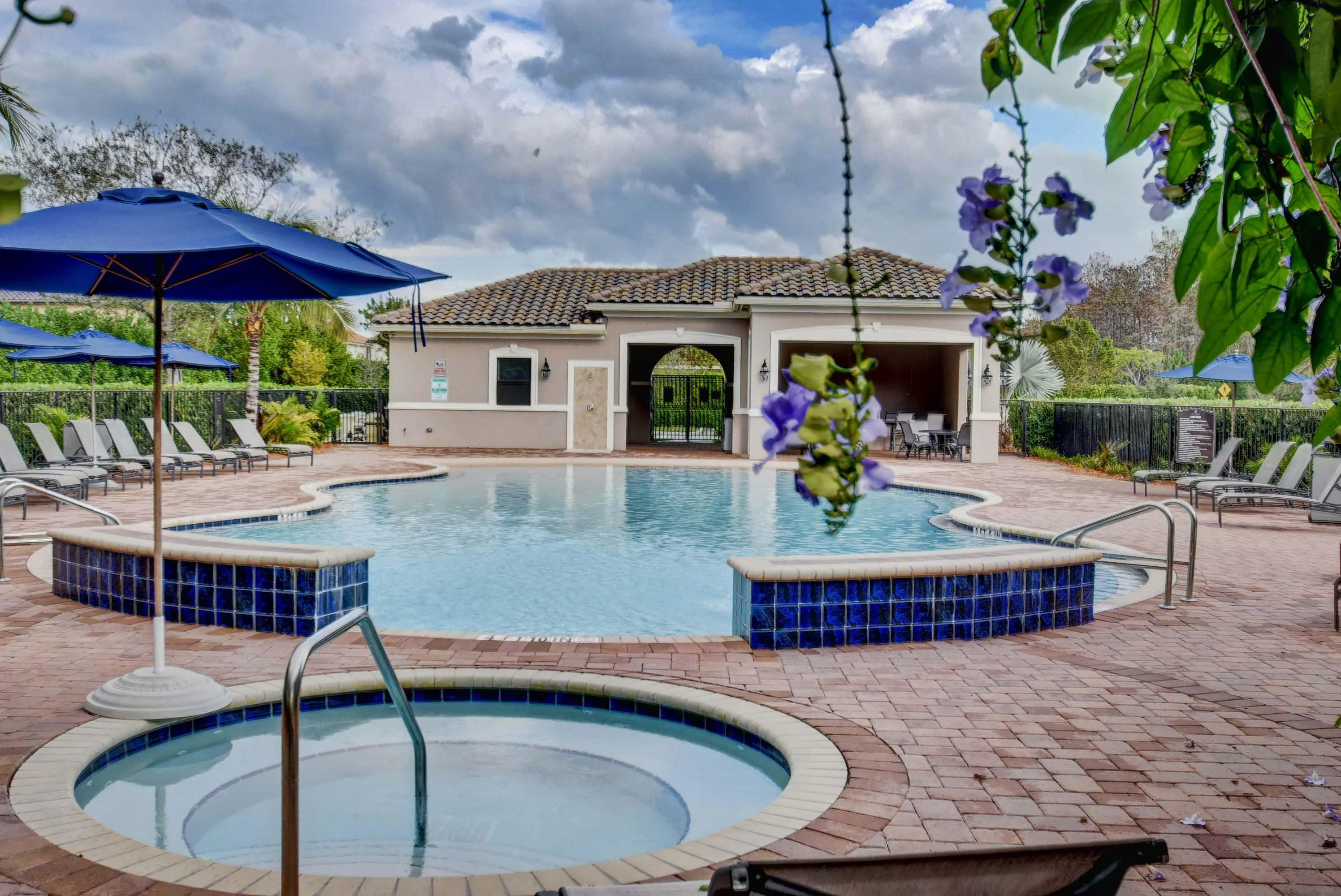 8979 Gulf Run Way