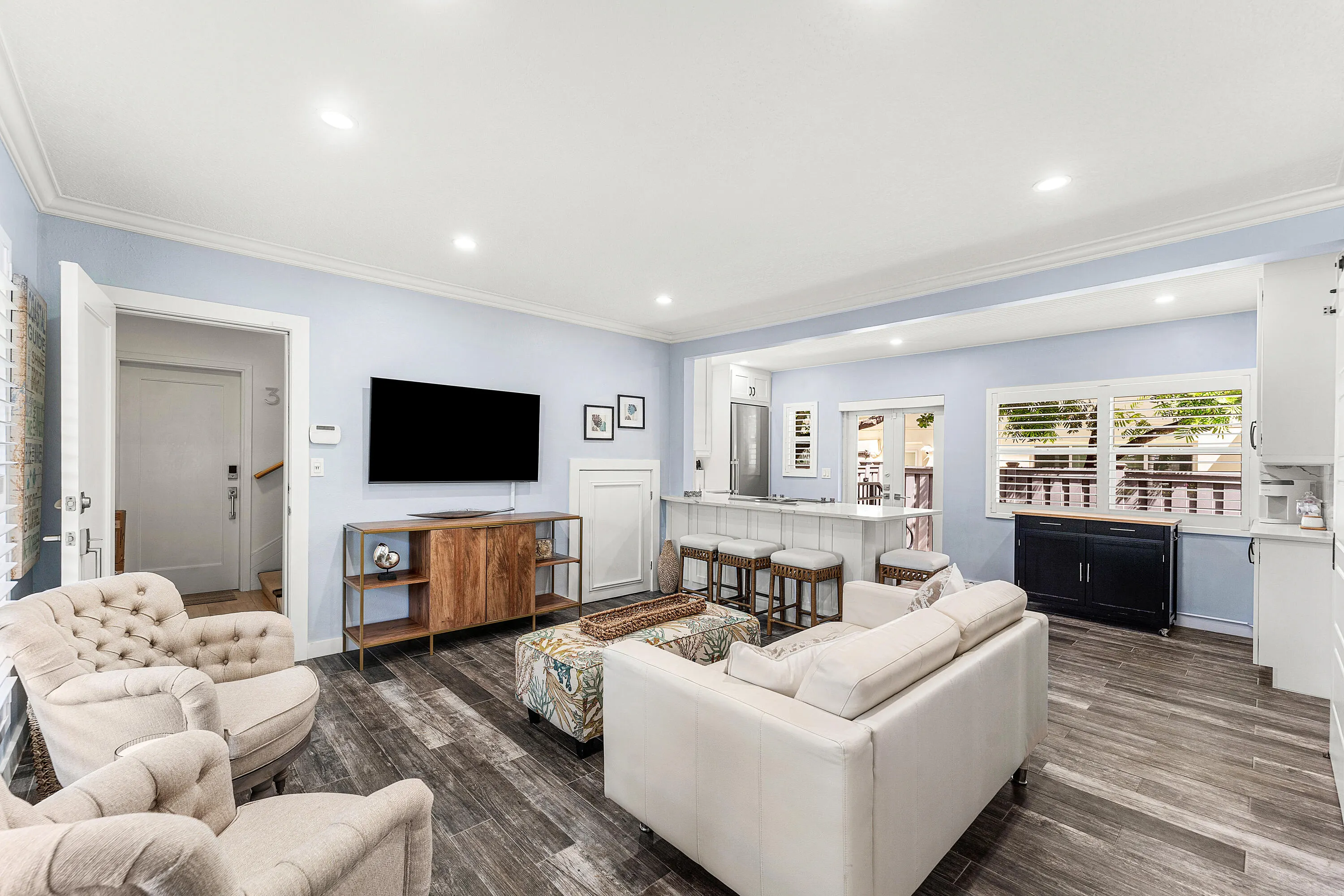 1025 Casuarina Road #4