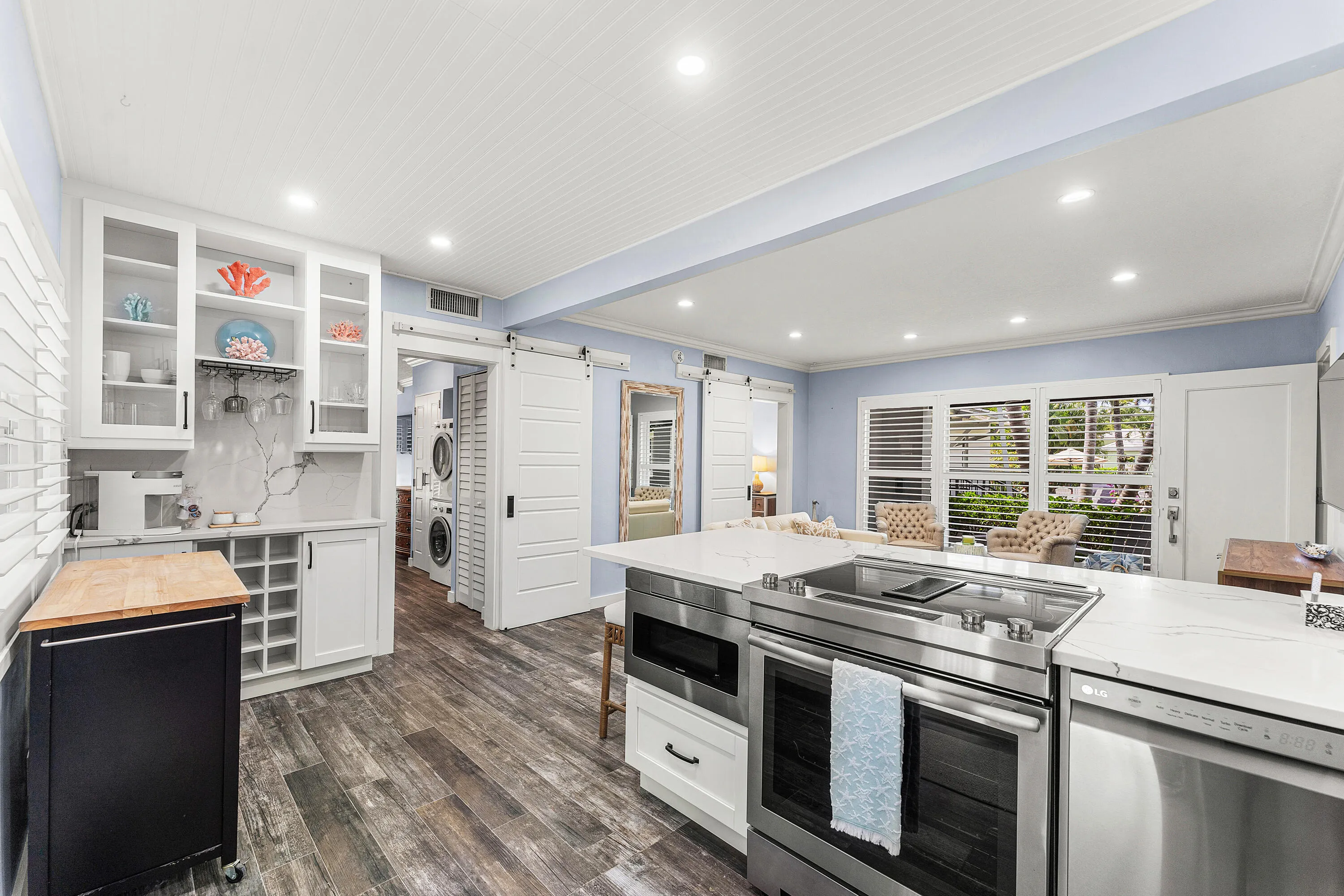 1025 Casuarina Road #4