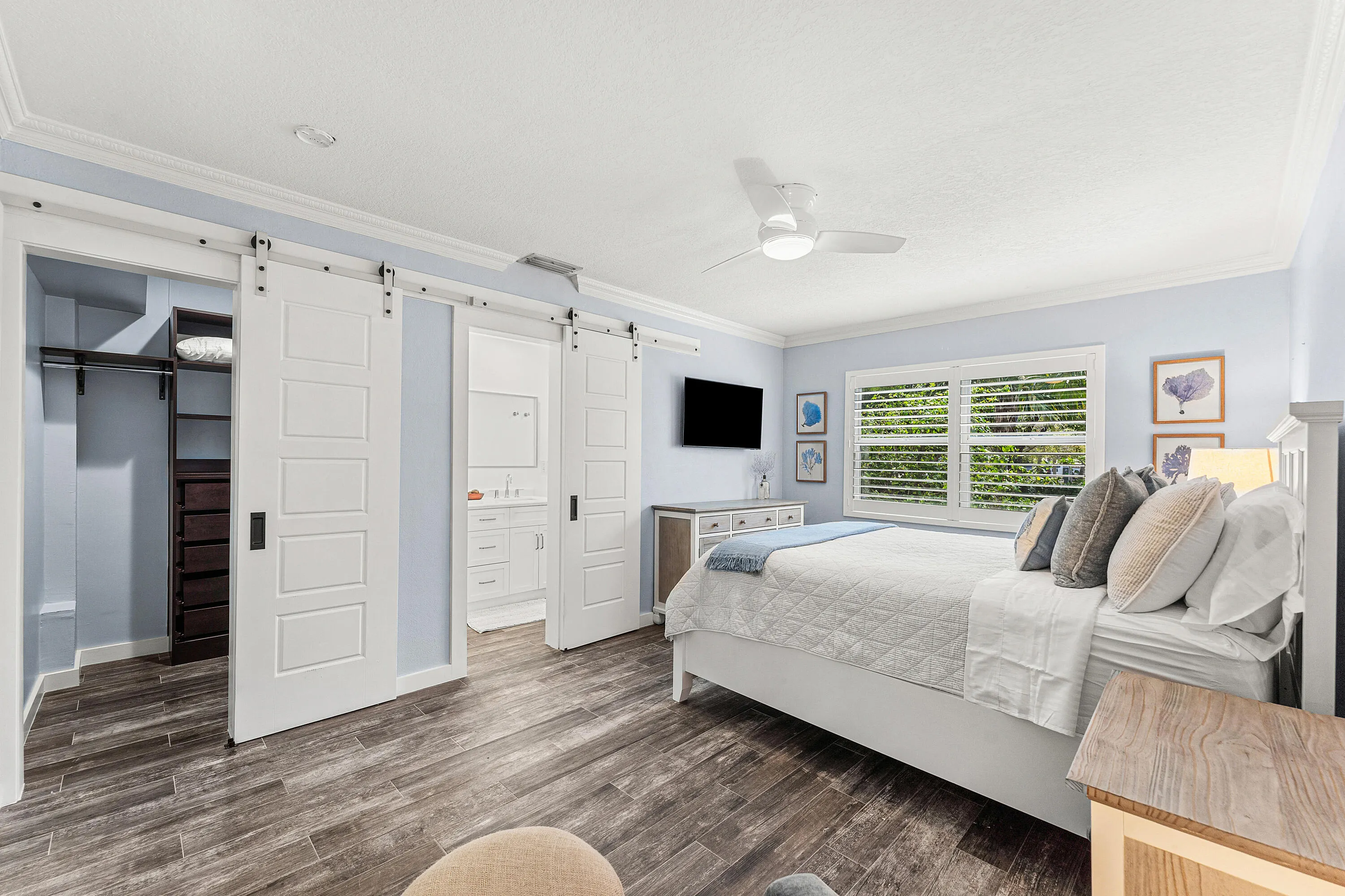 1025 Casuarina Road #4