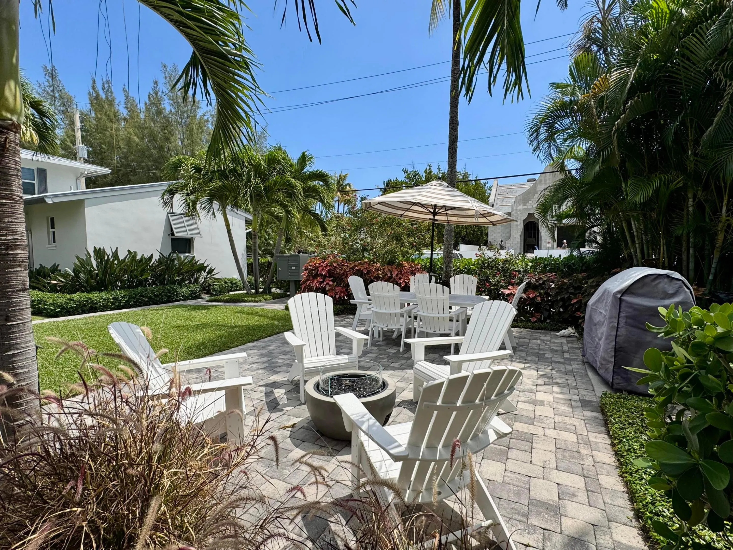 1025 Casuarina Road #4