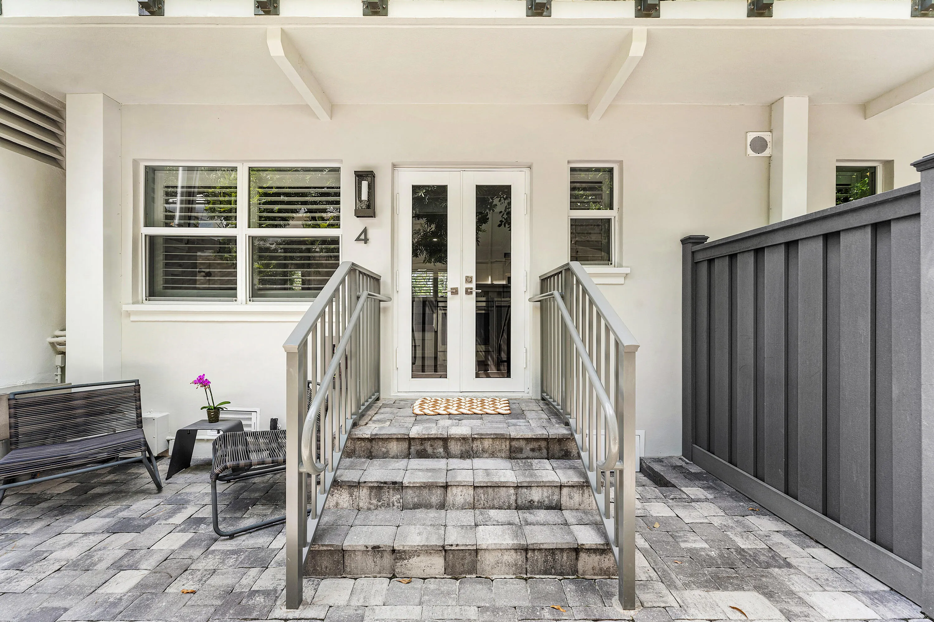1025 Casuarina Road #4