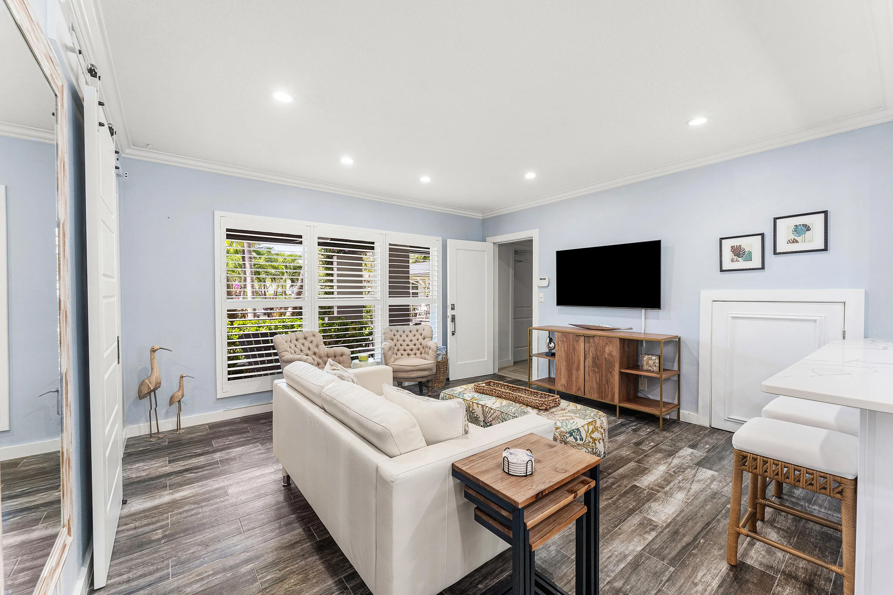 1025 Casuarina Road #4