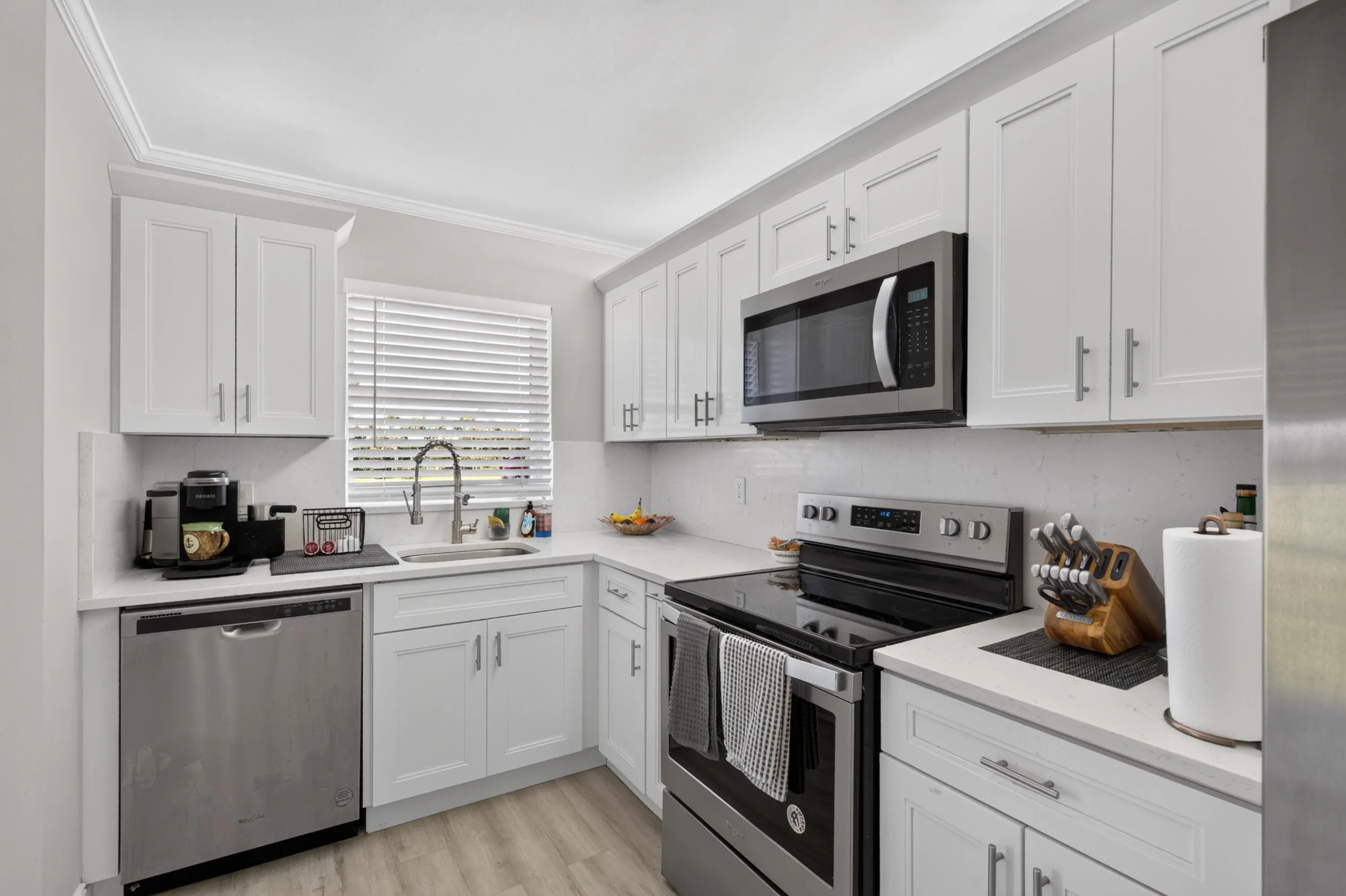 3871 VIA POINCIANA #202