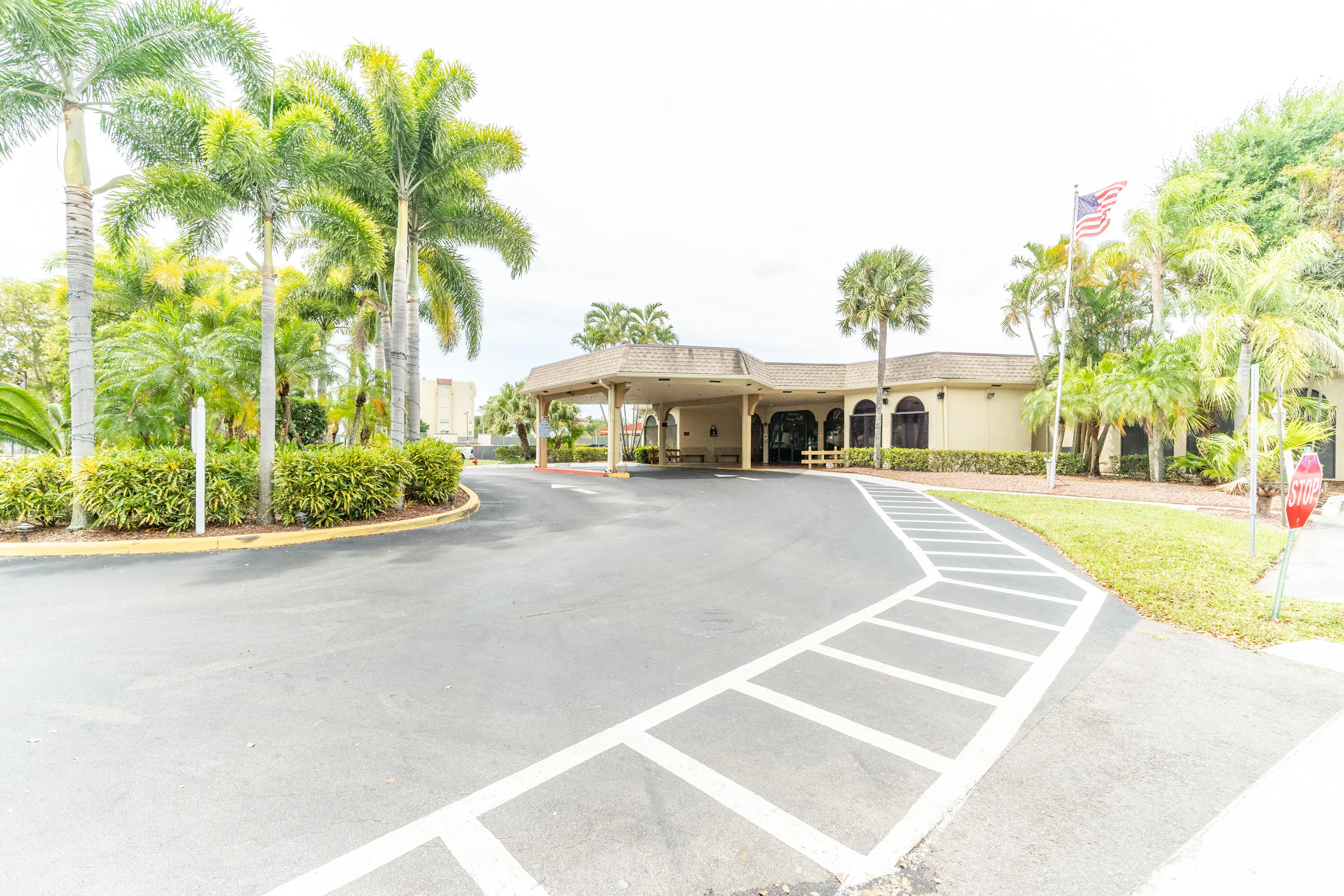 3871 VIA POINCIANA #202