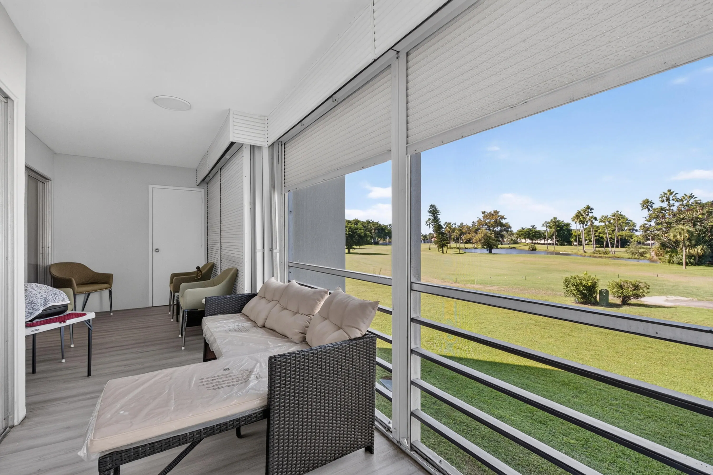 3871 VIA POINCIANA #202