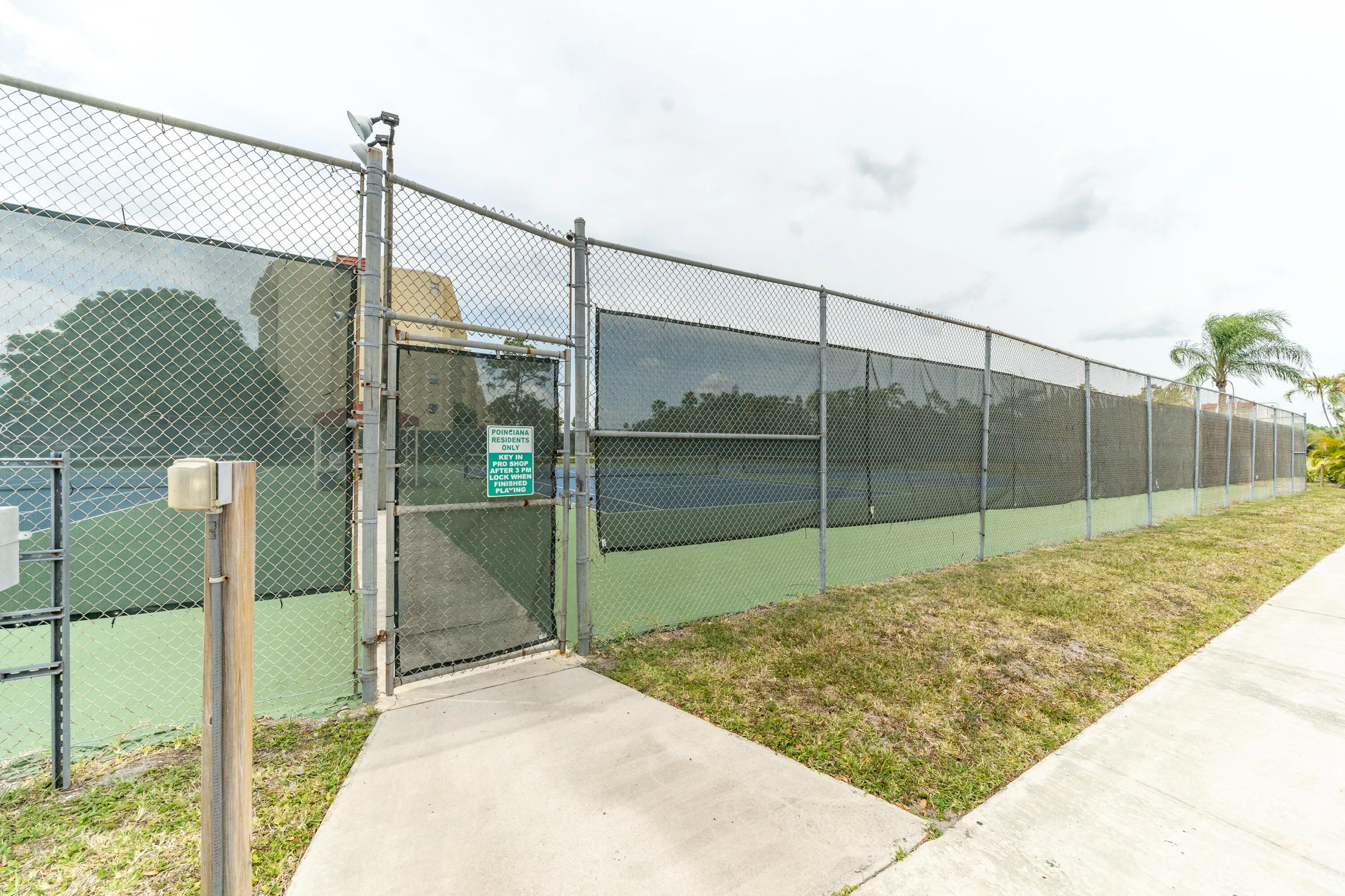 3871 VIA POINCIANA #202