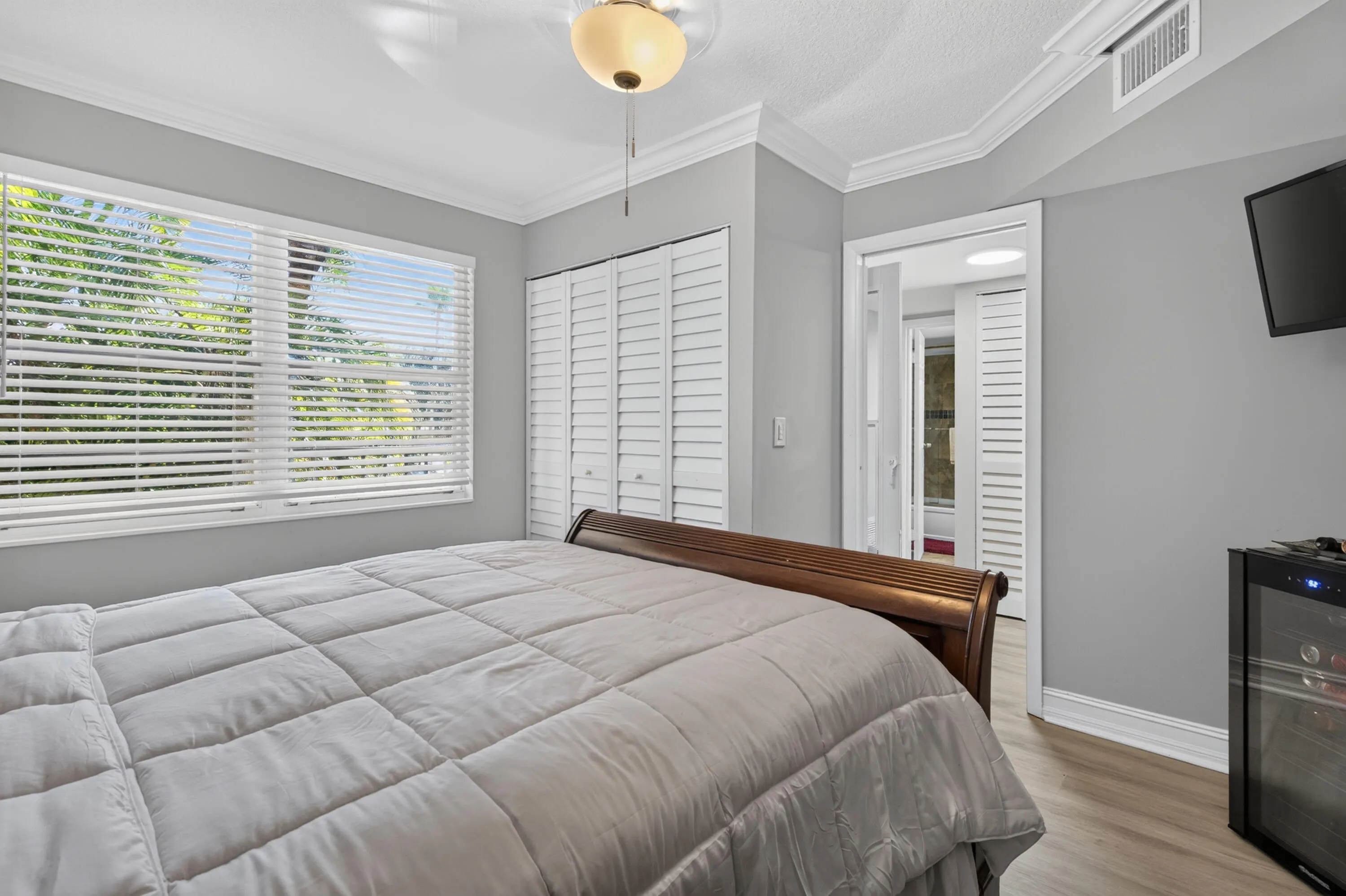 3871 VIA POINCIANA #202