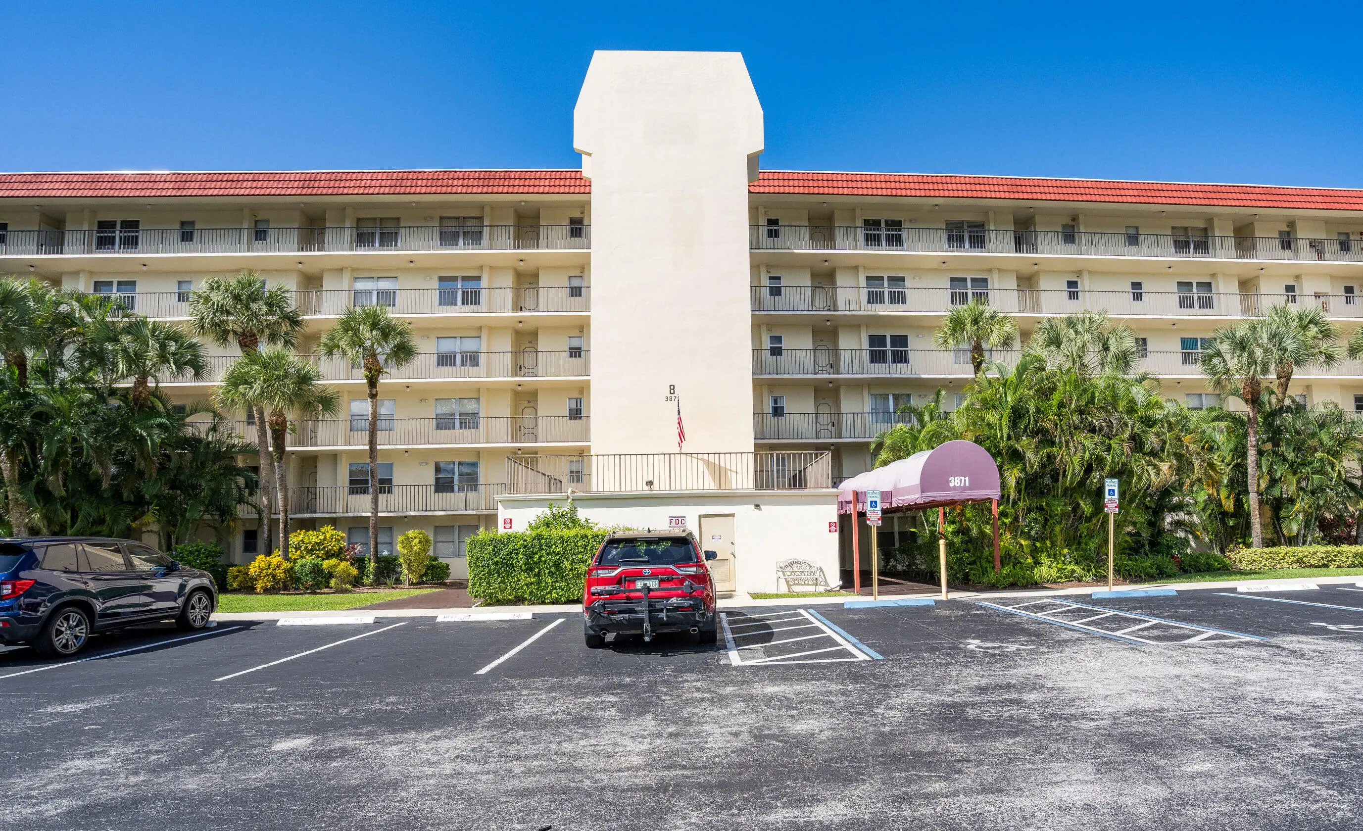 3871 VIA POINCIANA #202