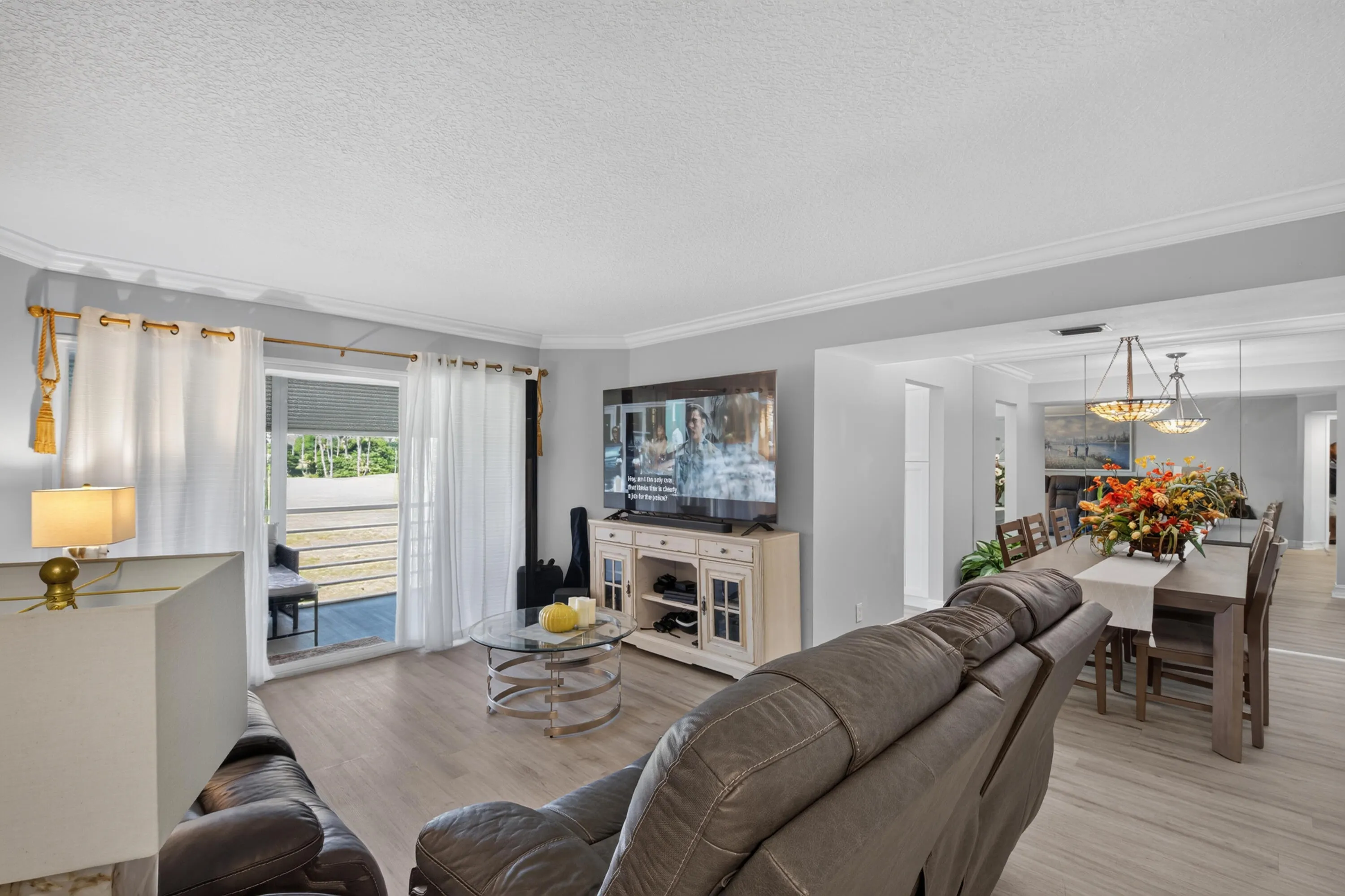 3871 VIA POINCIANA #202