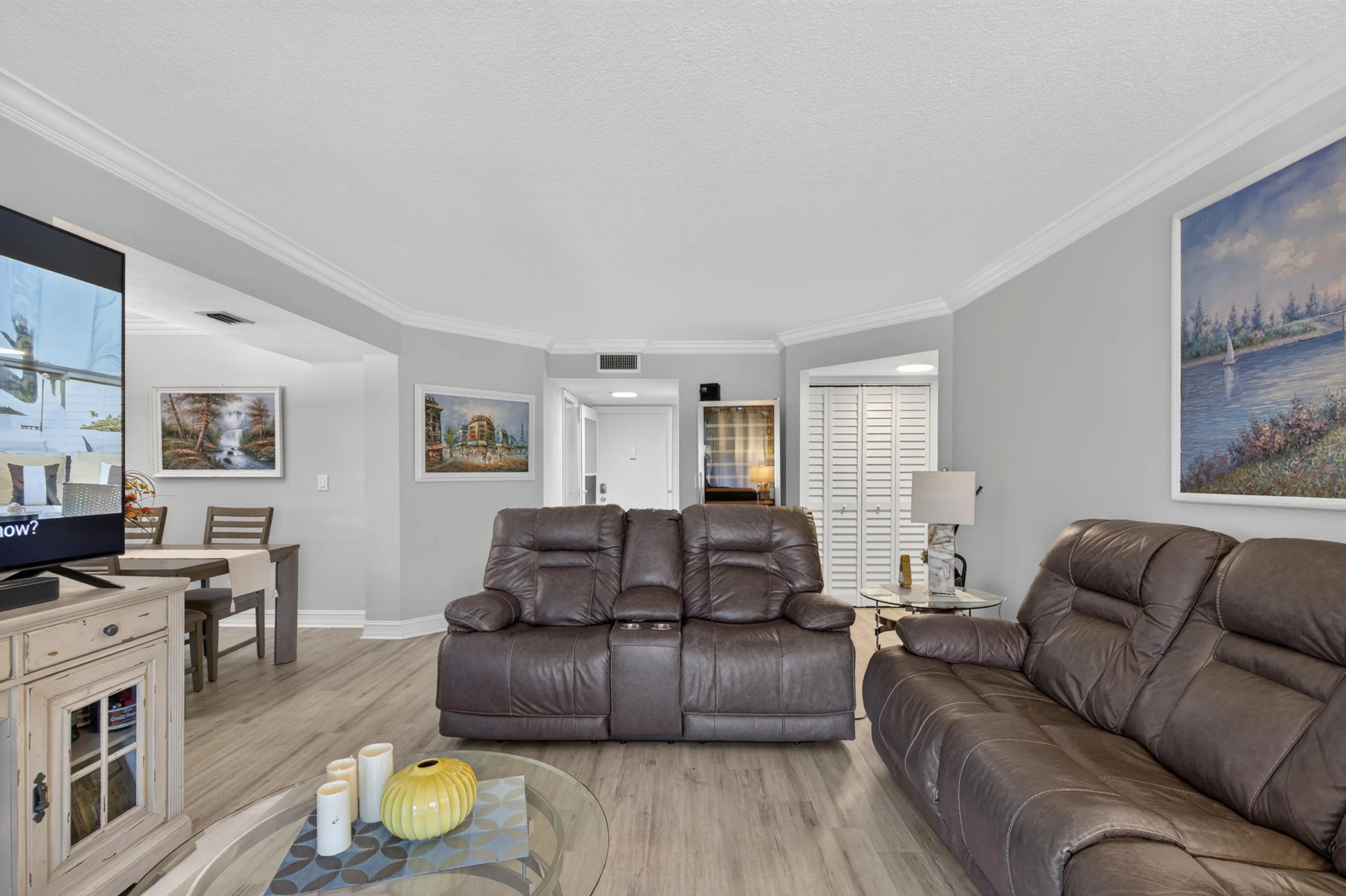 3871 VIA POINCIANA #202