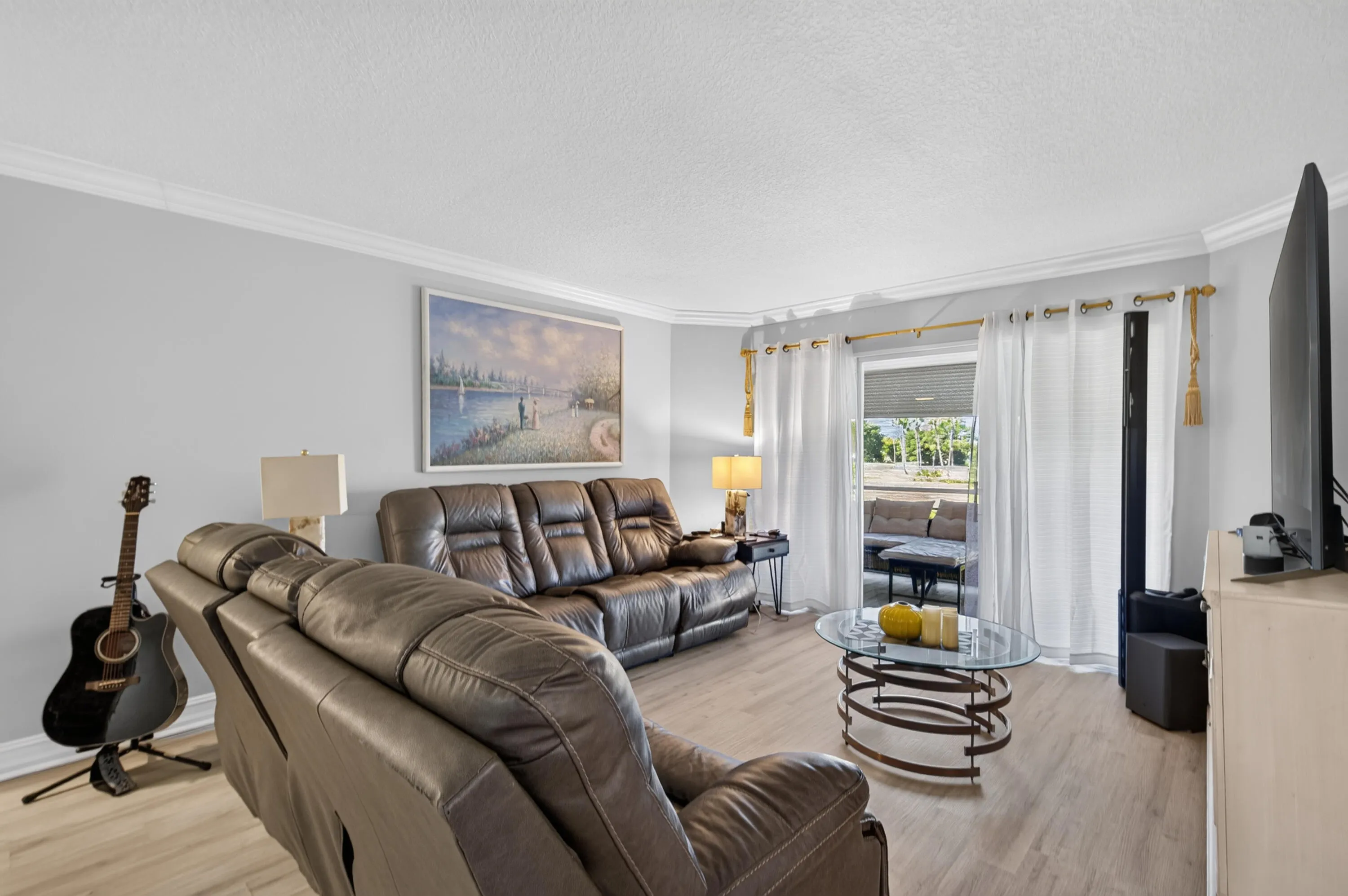 3871 VIA POINCIANA #202