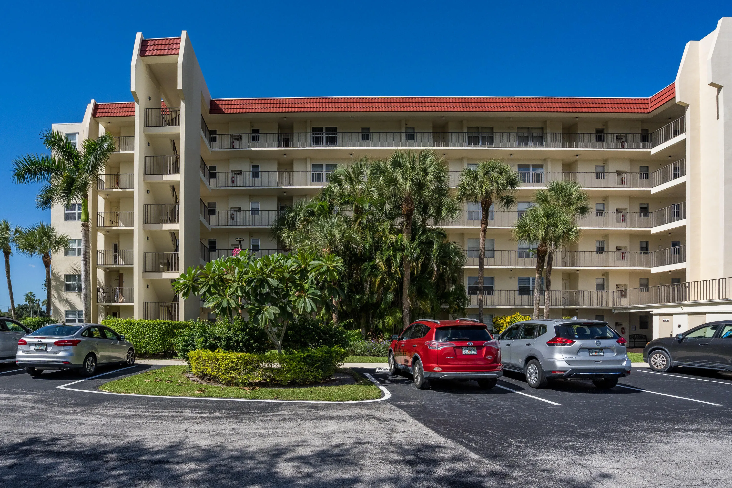 3871 VIA POINCIANA #202