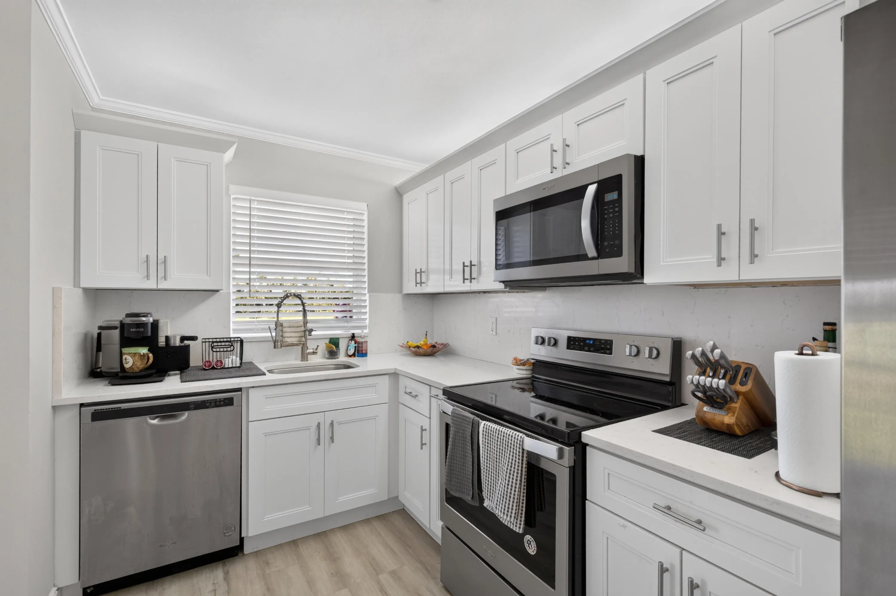 3871 VIA POINCIANA #202