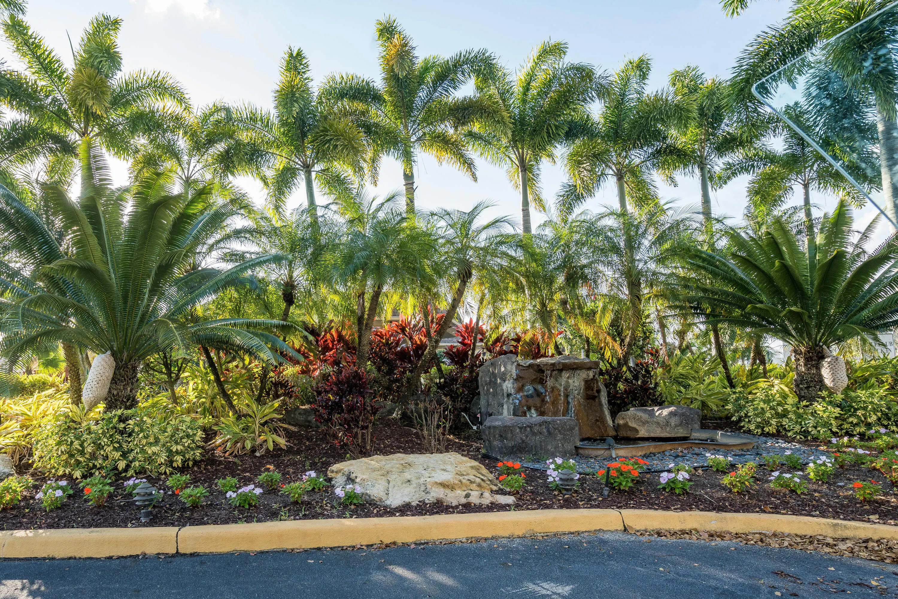 3871 VIA POINCIANA #202