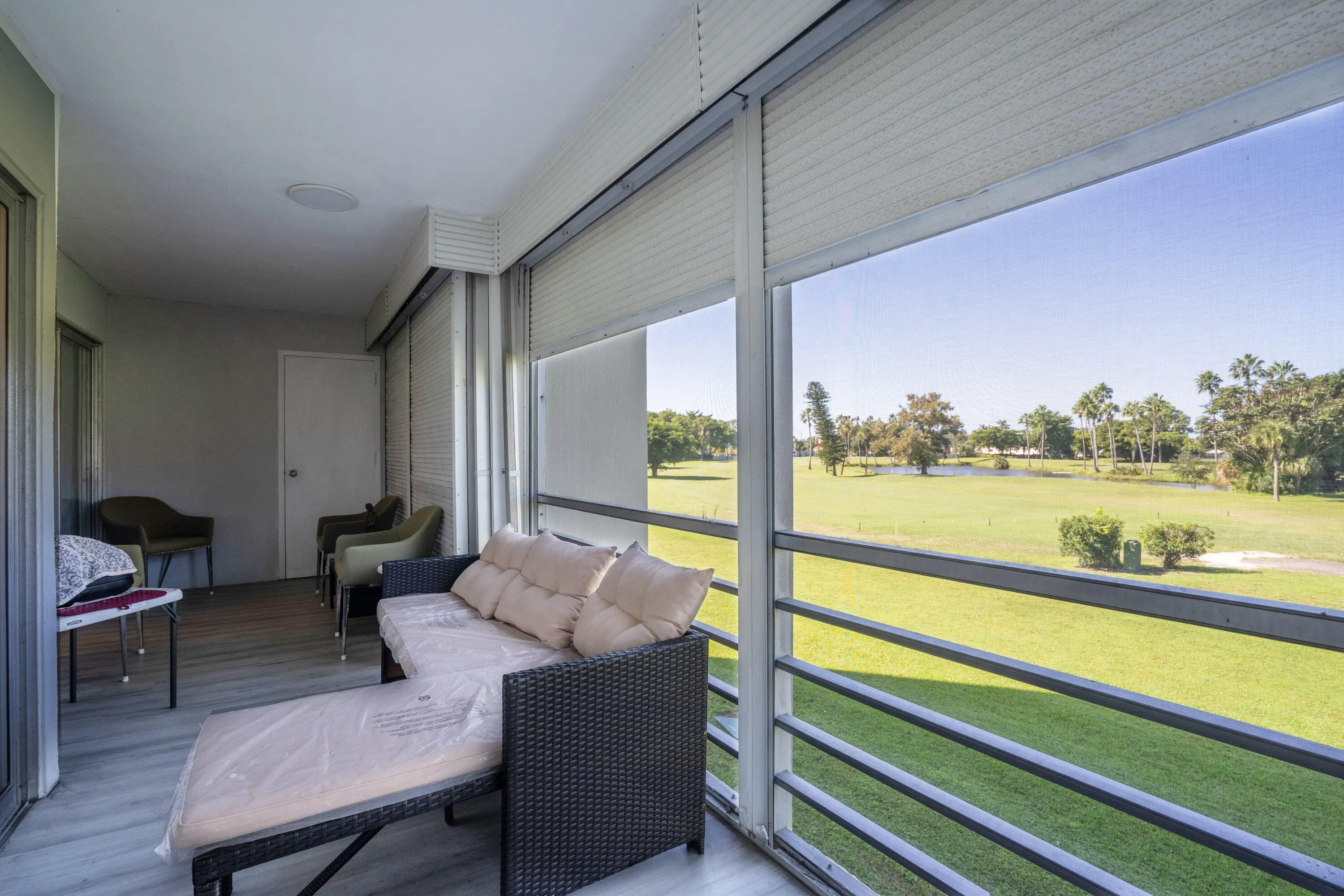 3871 VIA POINCIANA #202