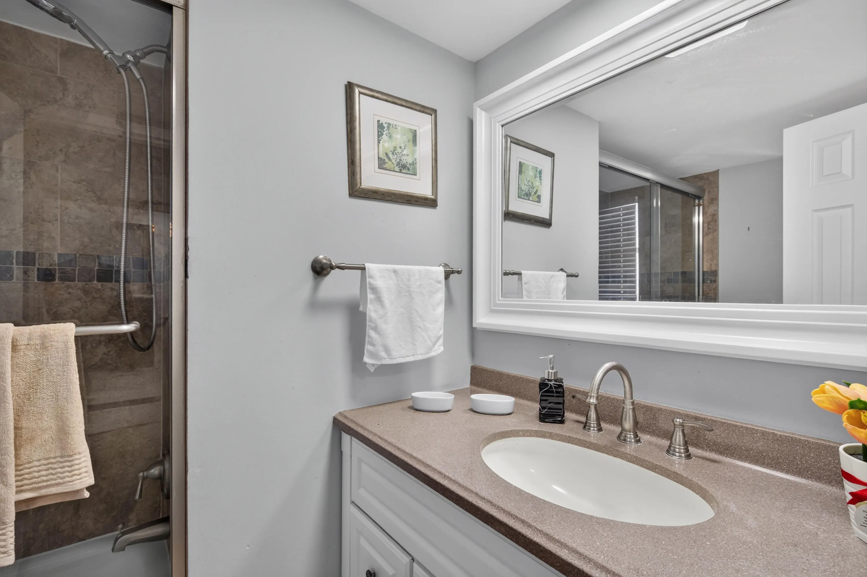 3871 VIA POINCIANA #202
