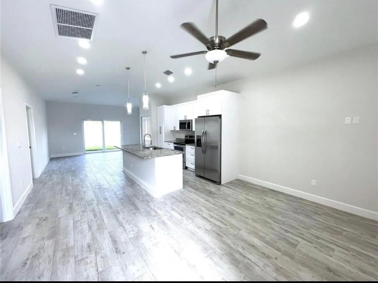 1530 W 26th Court