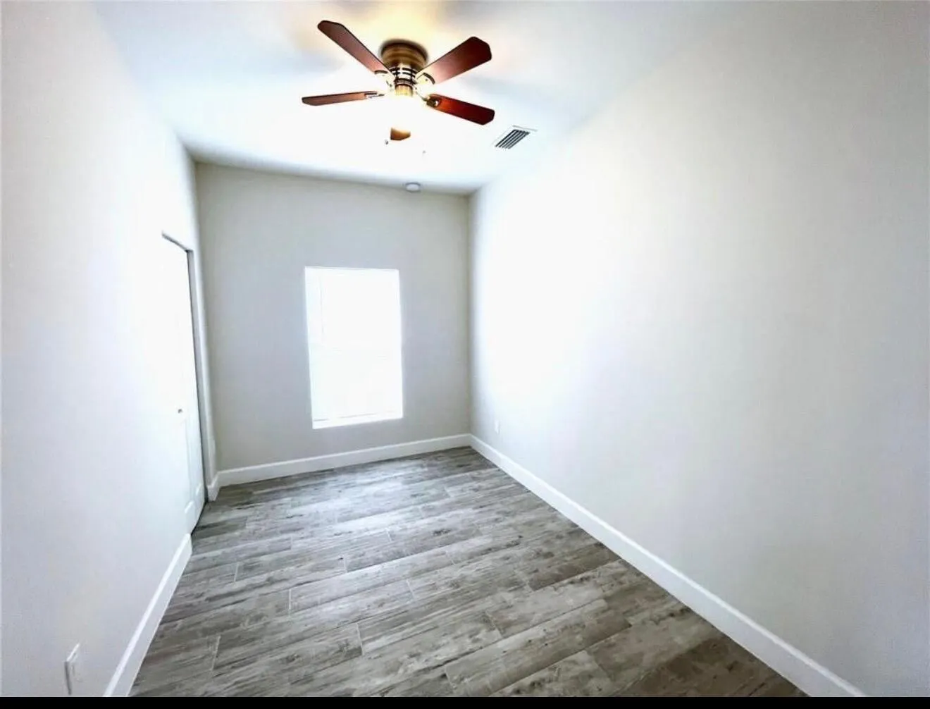 1530 W 26th Court