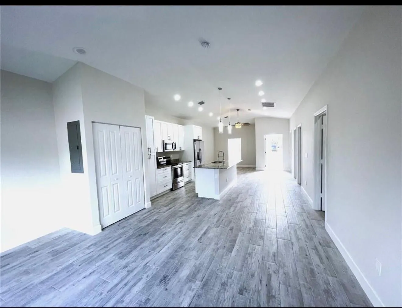 1530 W 26th Court