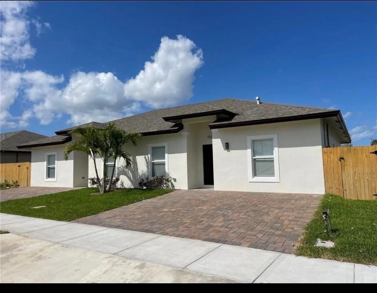 1530 W 26th Court