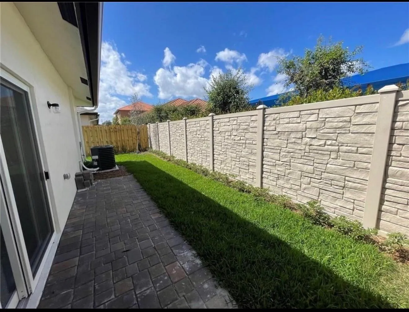 1530 W 26th Court