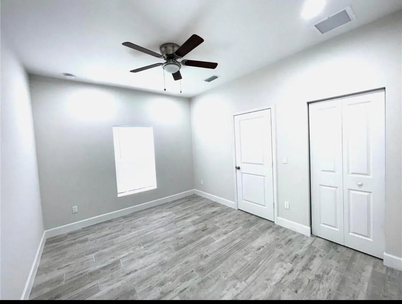 1530 W 26th Court
