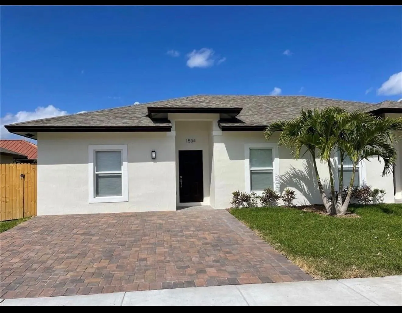 1530 W 26th Court