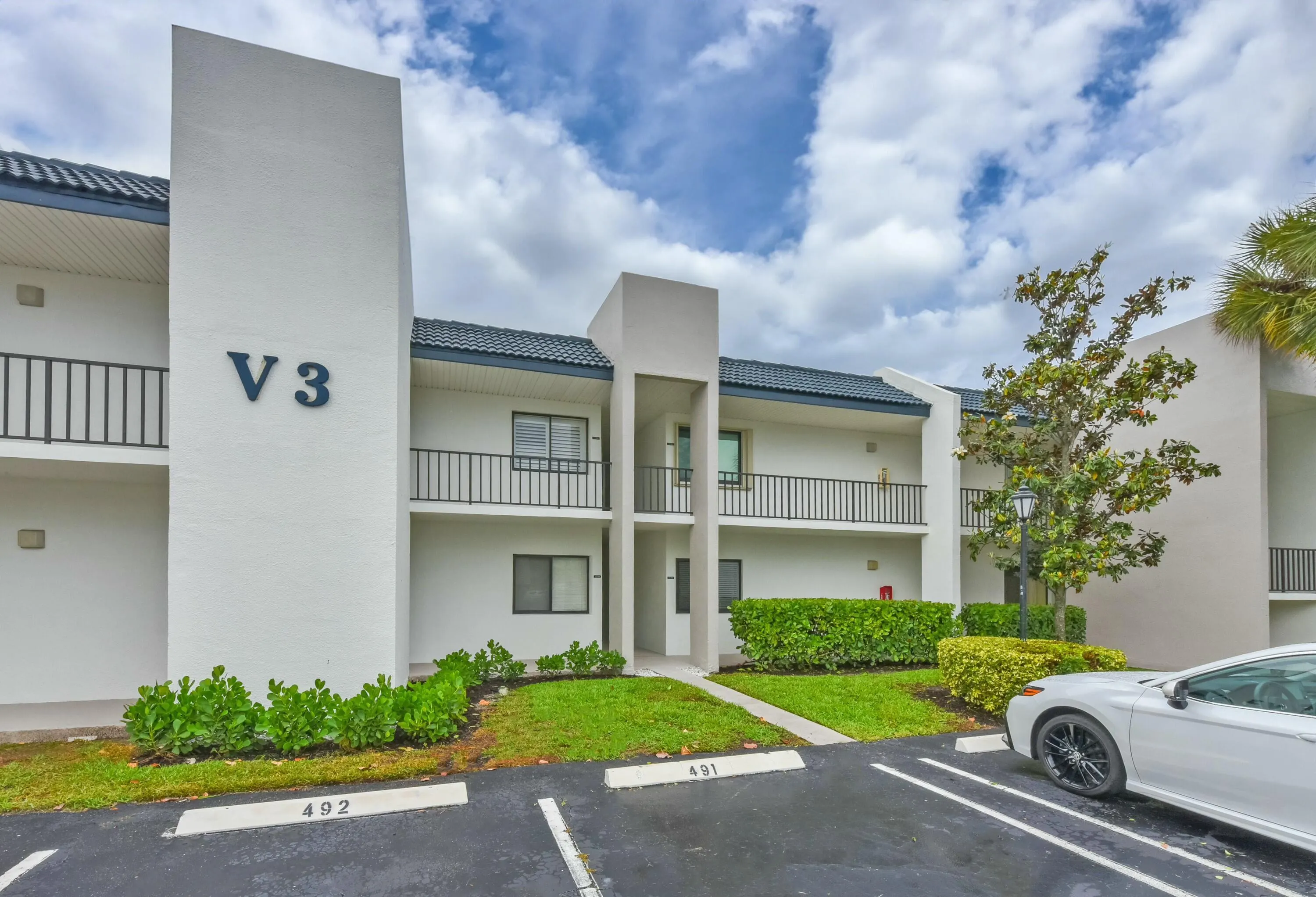 1605 S US Highway 1, v3-103