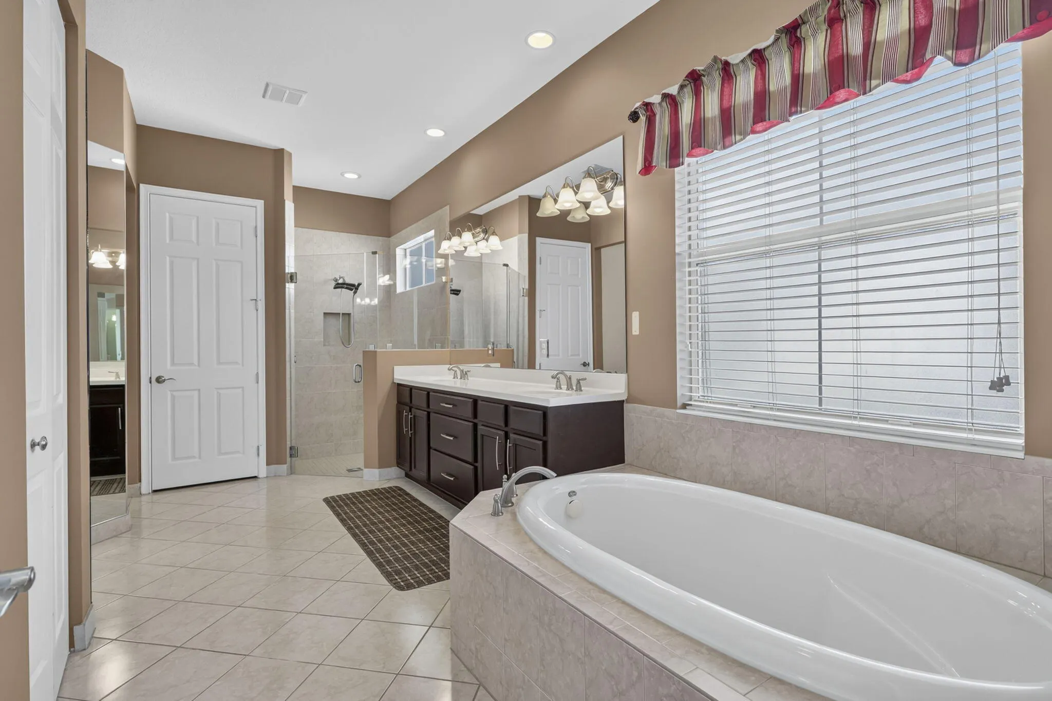 2572 COOPER Way