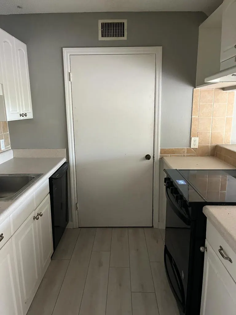 2303 N CONGRESS Avenue #32