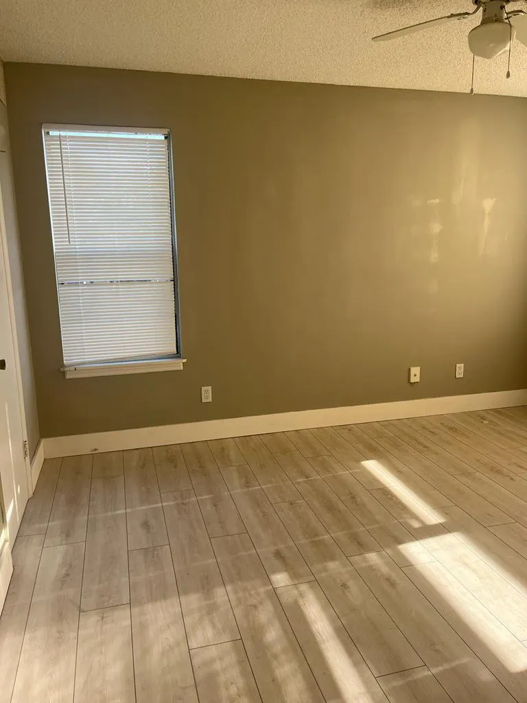 2303 N CONGRESS Avenue #32