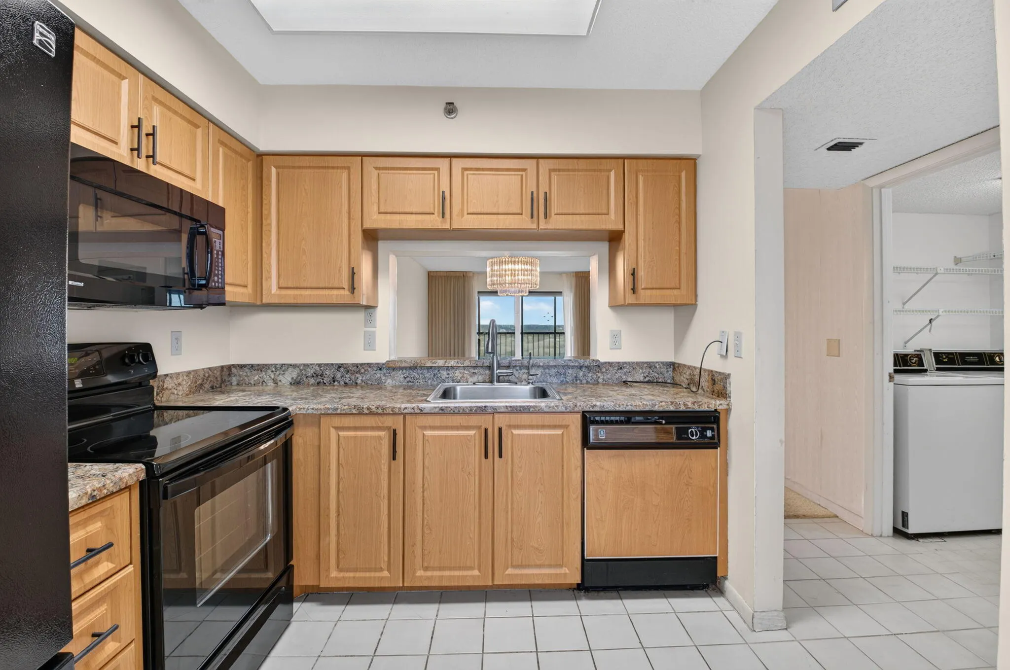 7240 Huntington Lane #806