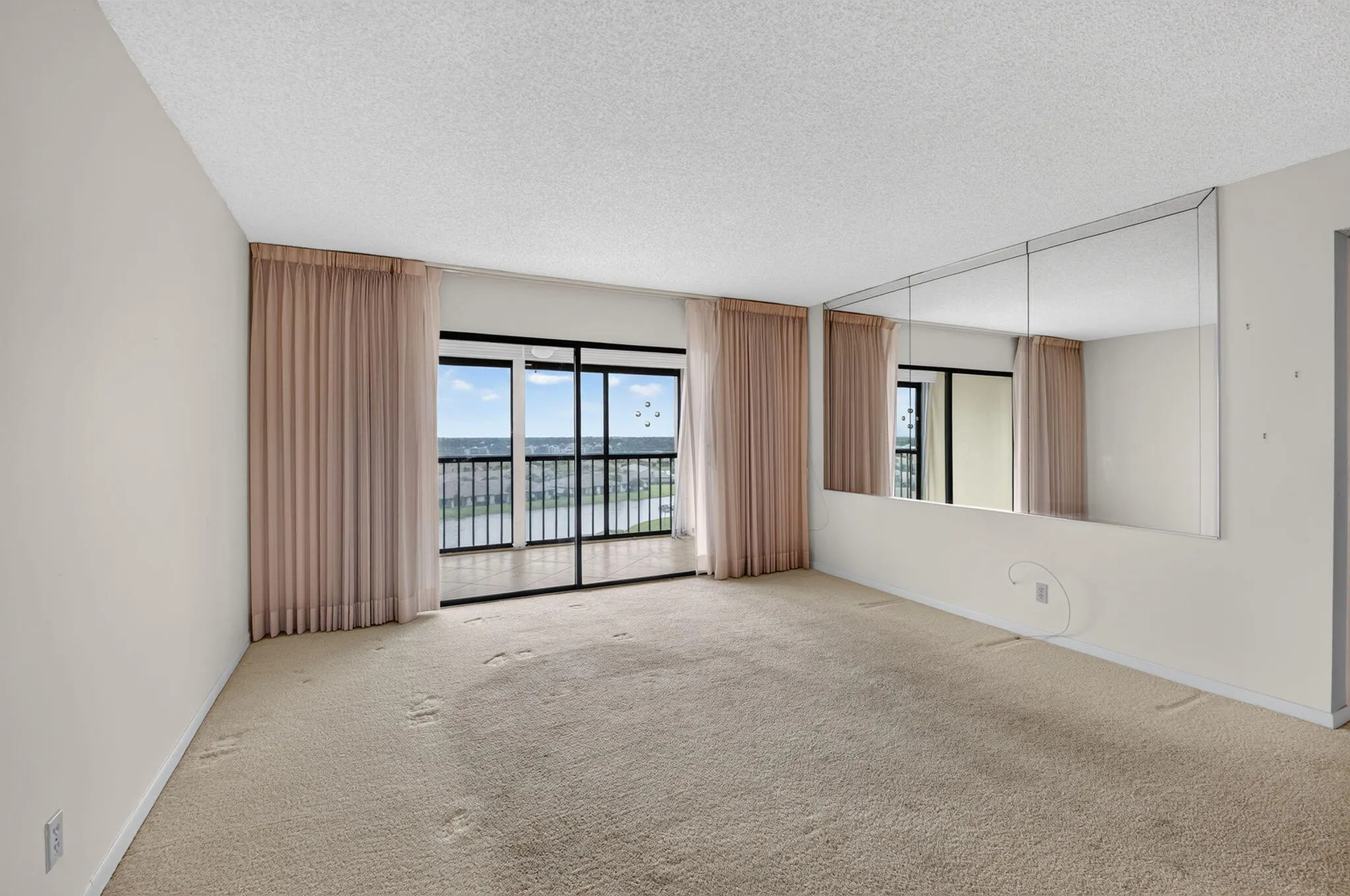 7240 Huntington Lane #806