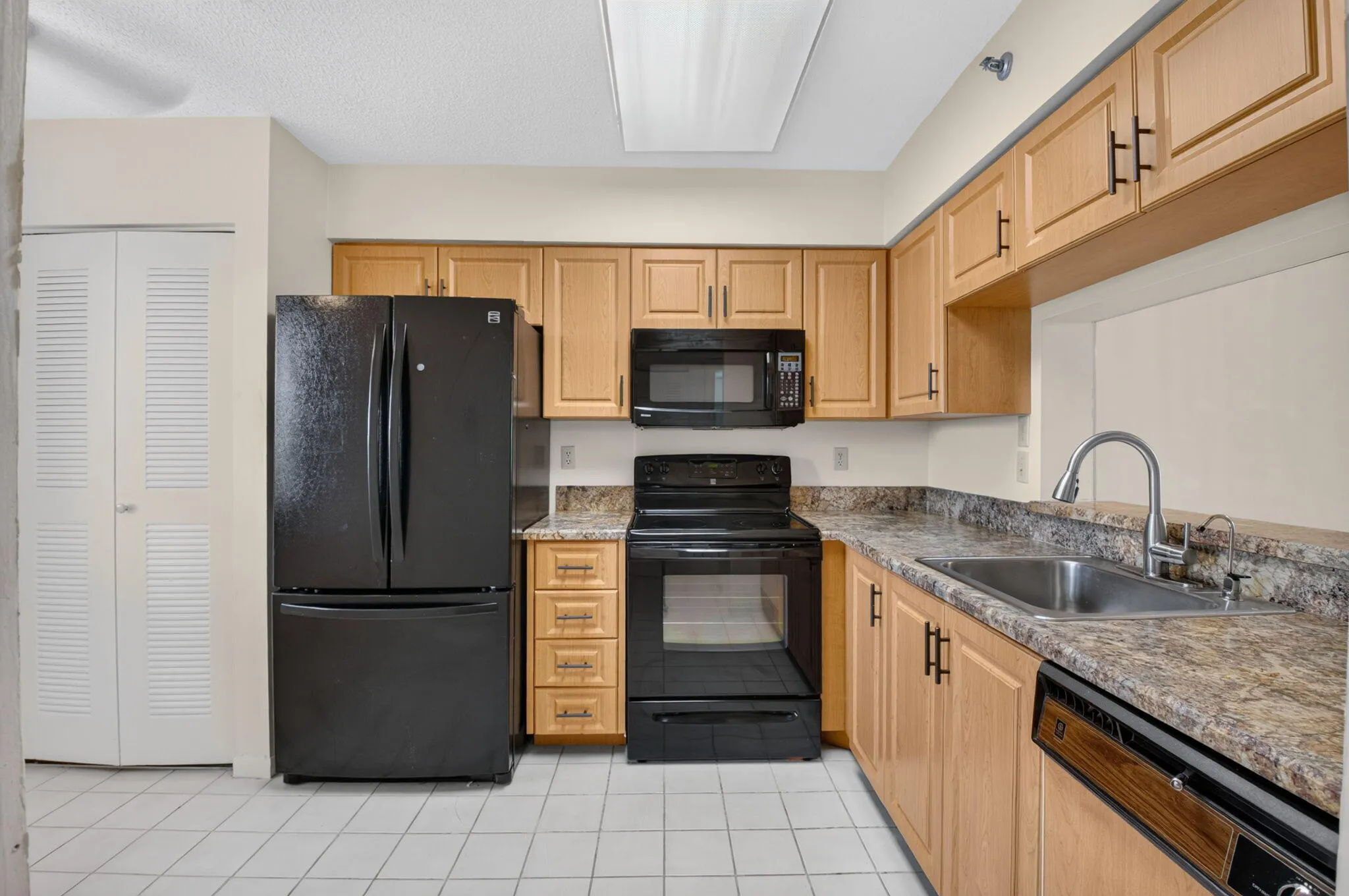 7240 Huntington Lane #806