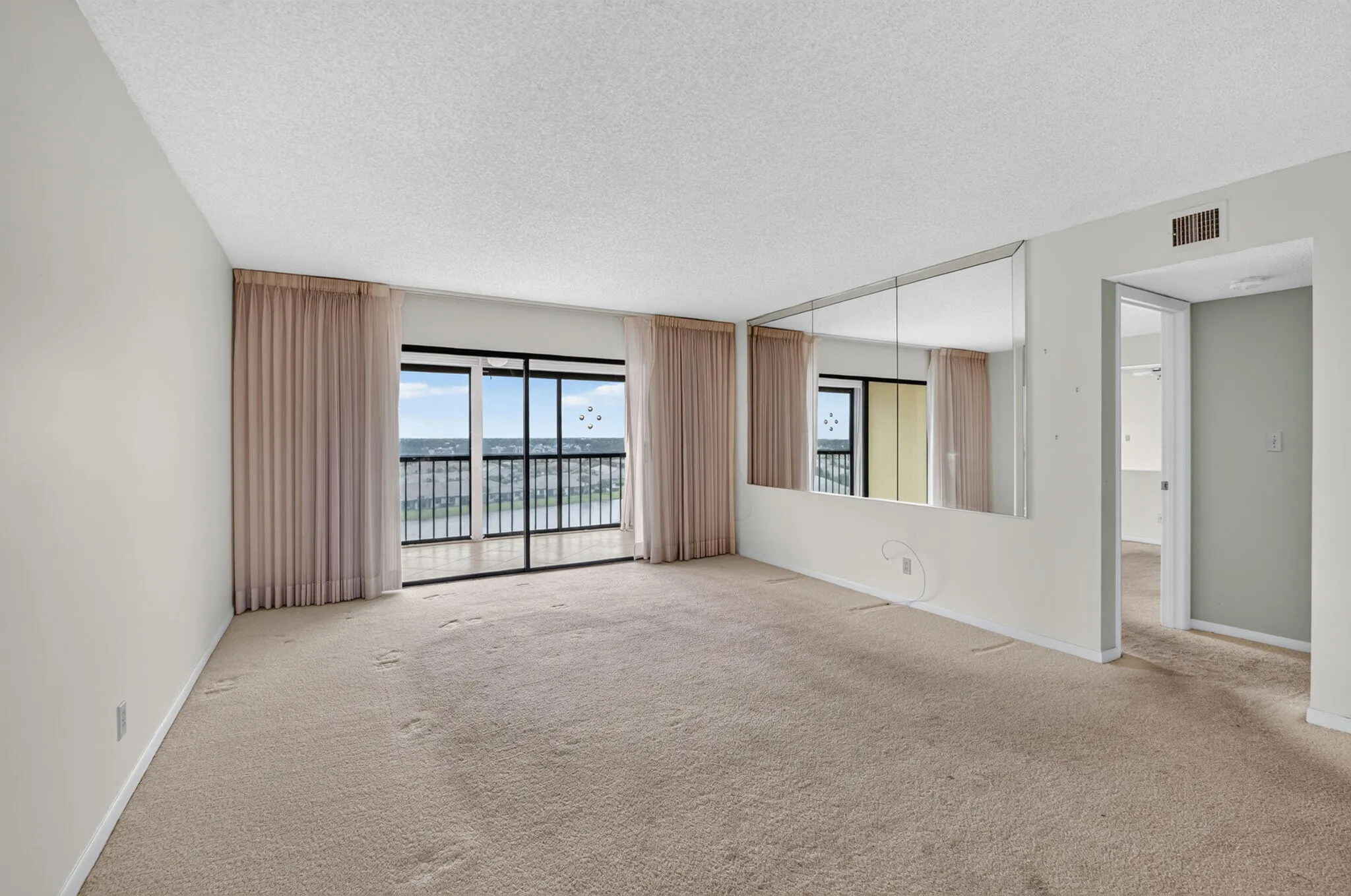 7240 Huntington Lane #806