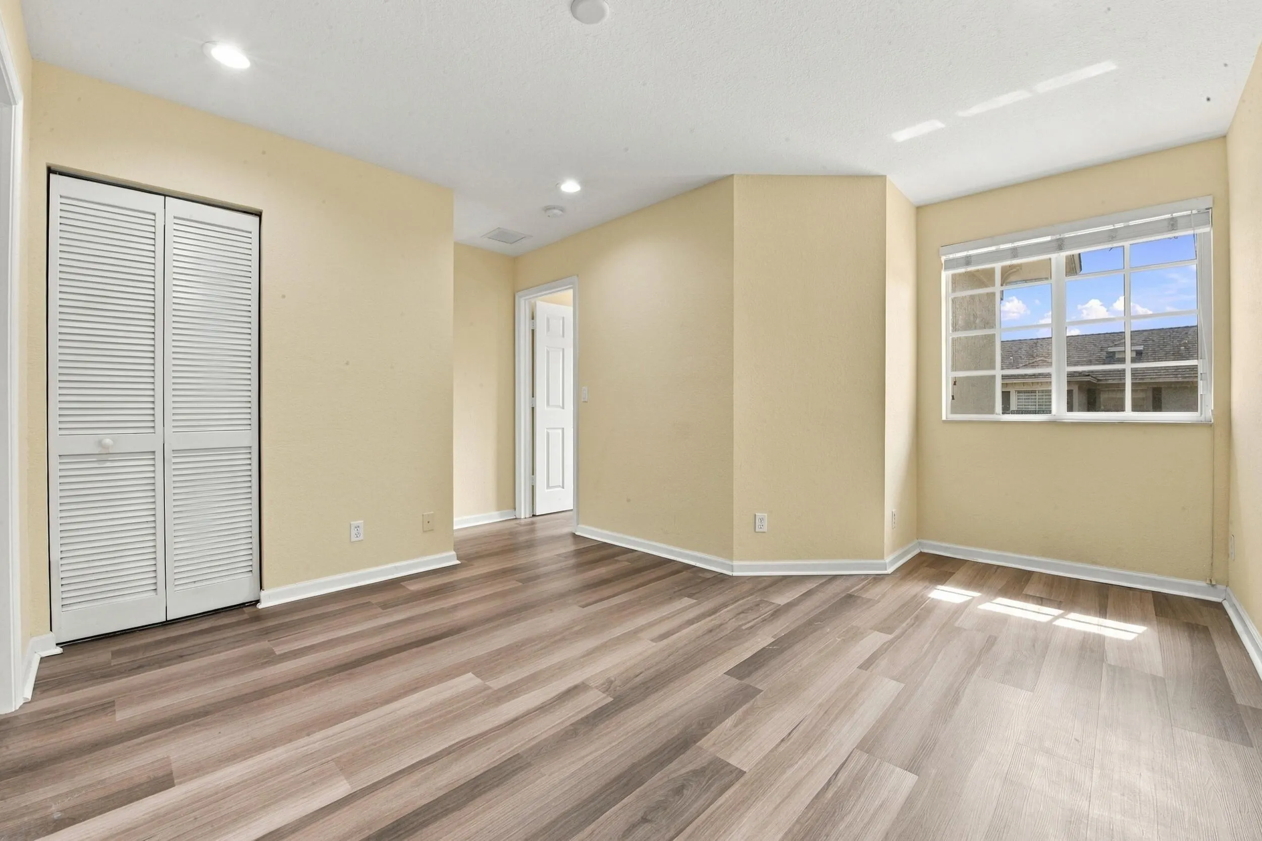 3593 NW 13TH Street