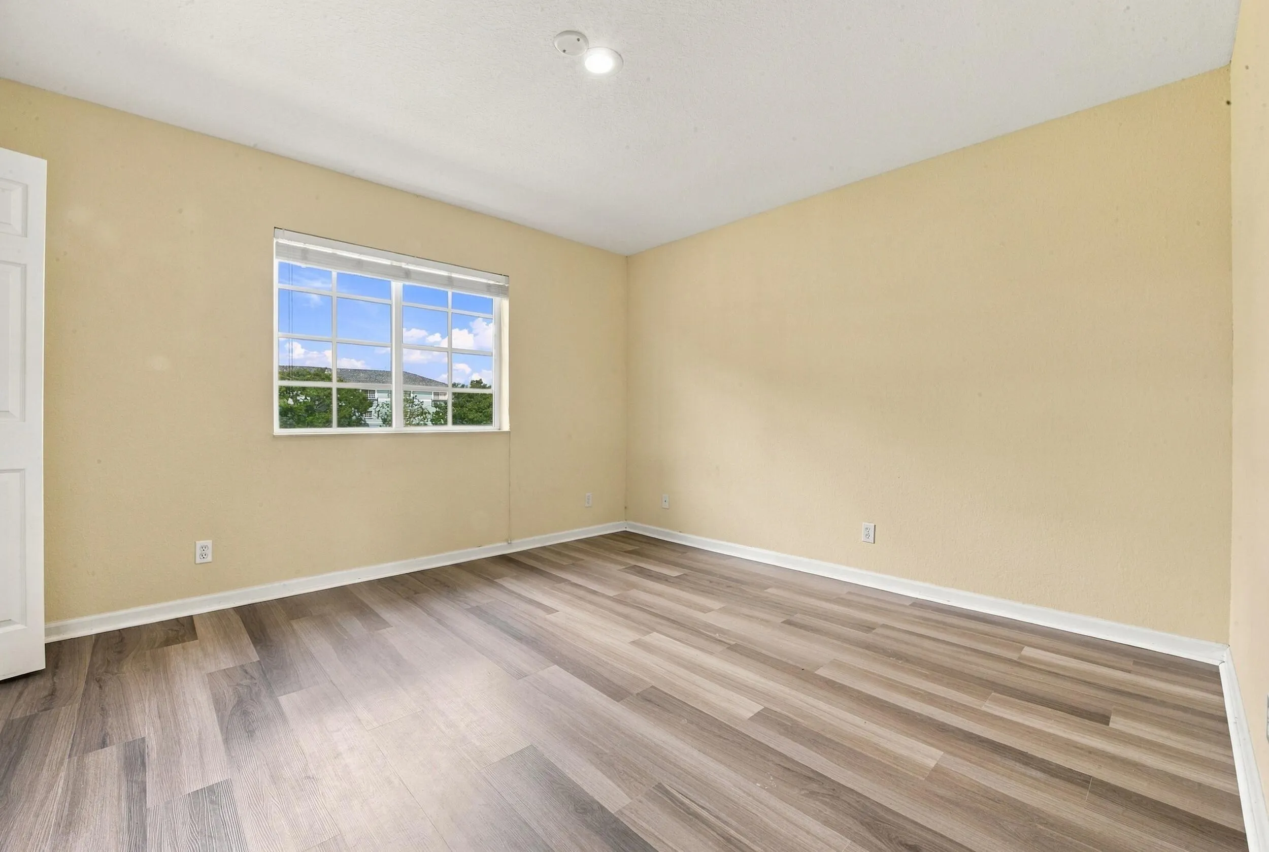 3593 NW 13TH Street