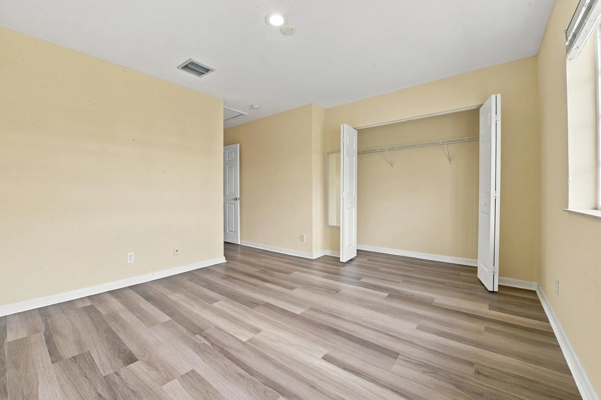 3593 NW 13TH Street