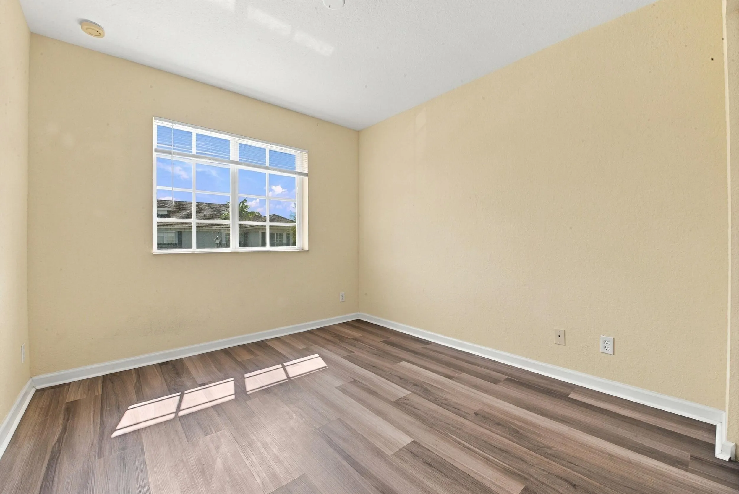 3593 NW 13TH Street