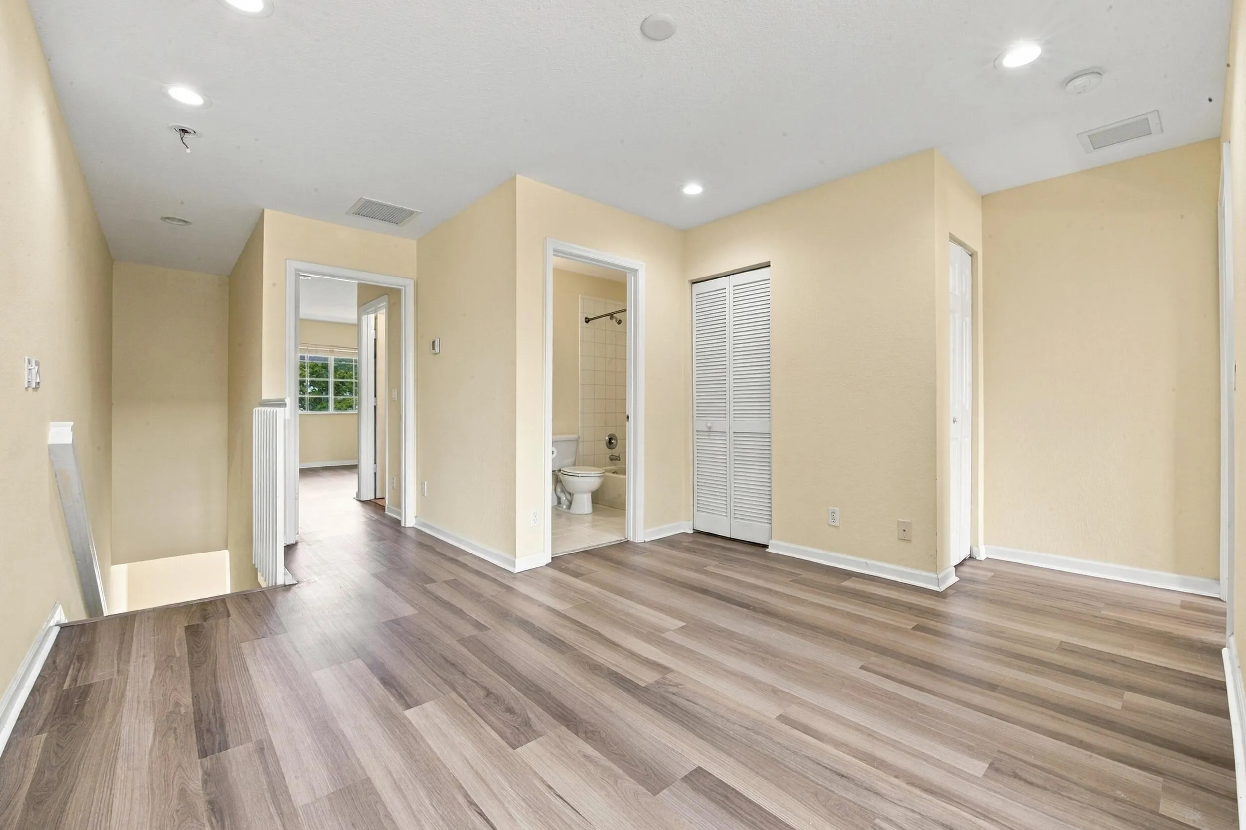 3593 NW 13TH Street
