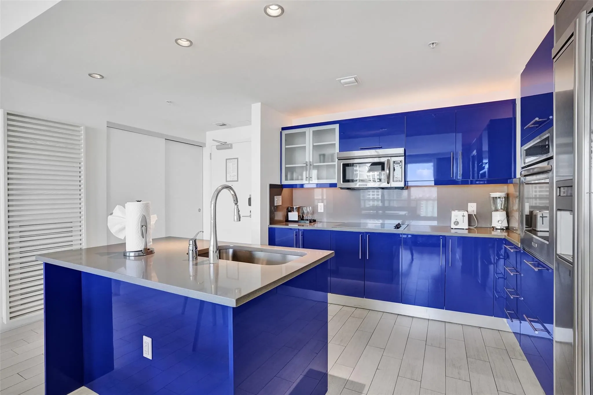 3101 BAYSHORE Drive #1806