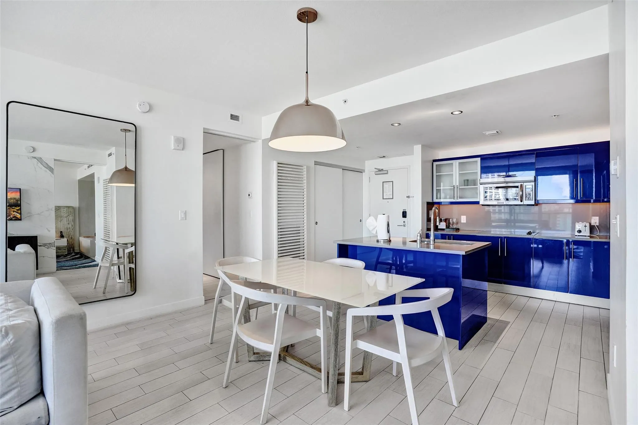 3101 BAYSHORE Drive #1806