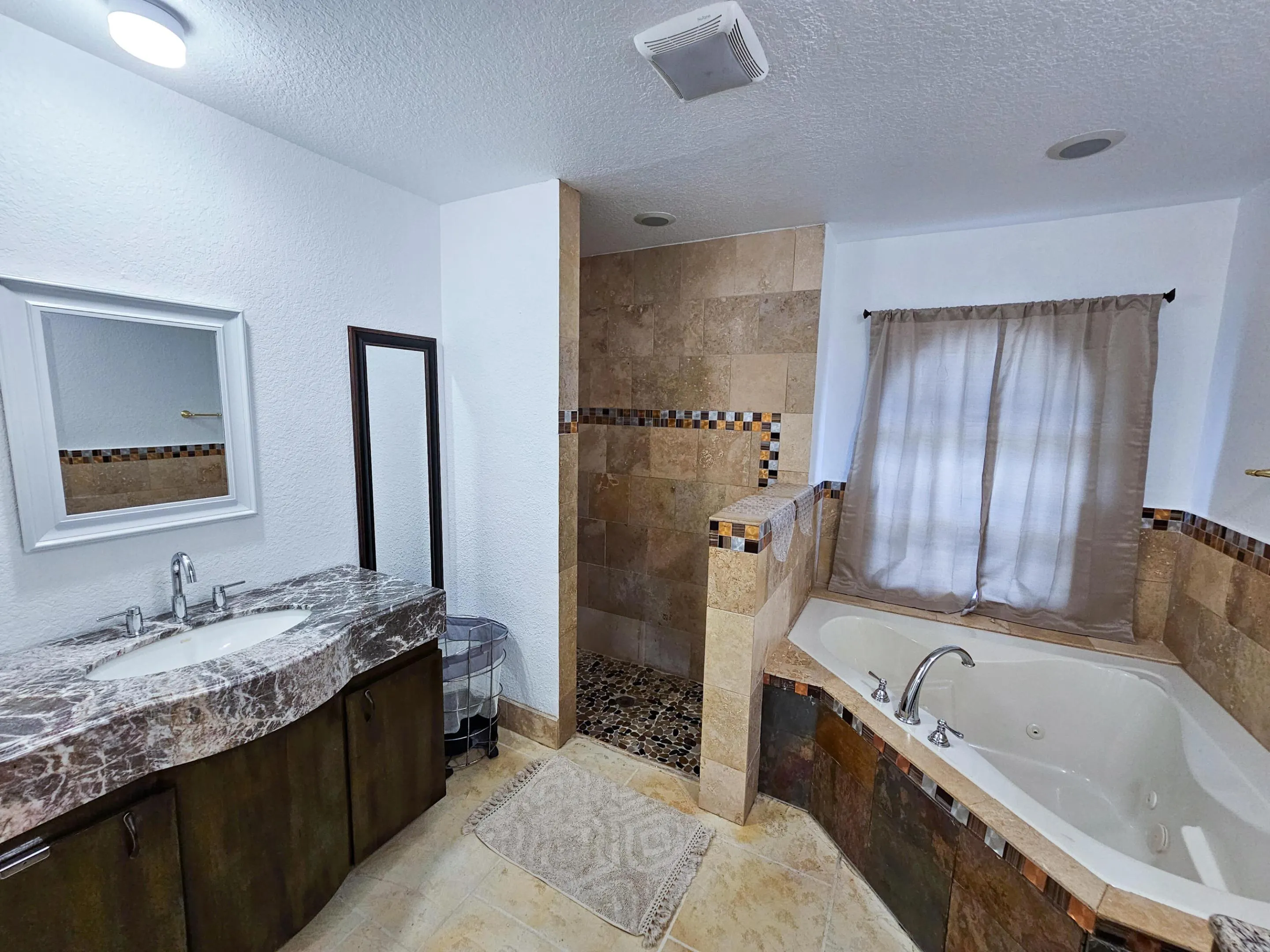 1136 PALMETTO Road