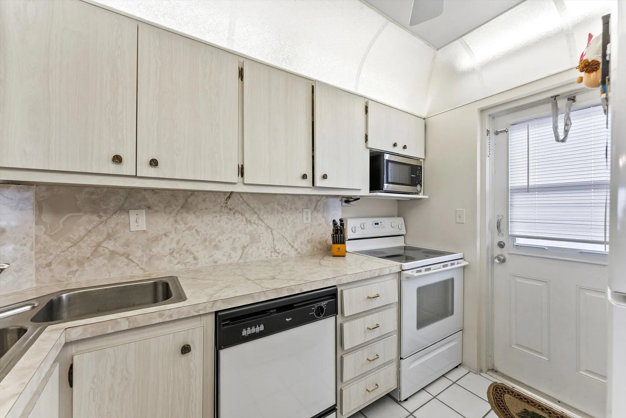 1319 E HILLSBORO Boulevard #409