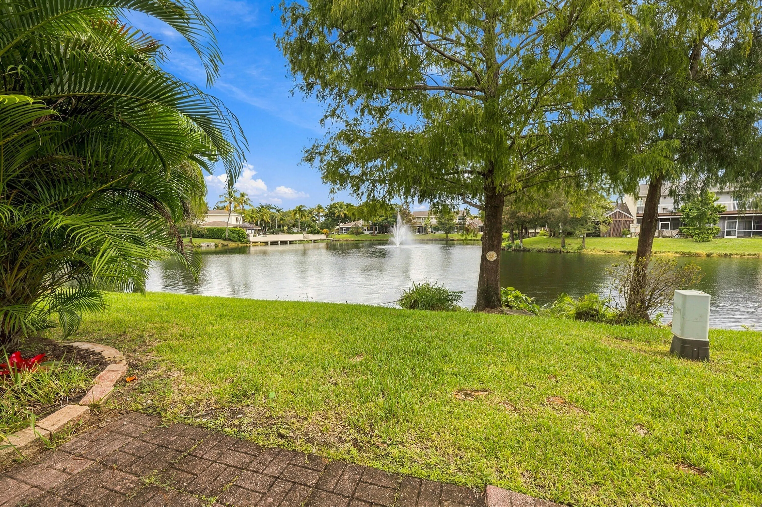 258 W HEMINGWAY Circle