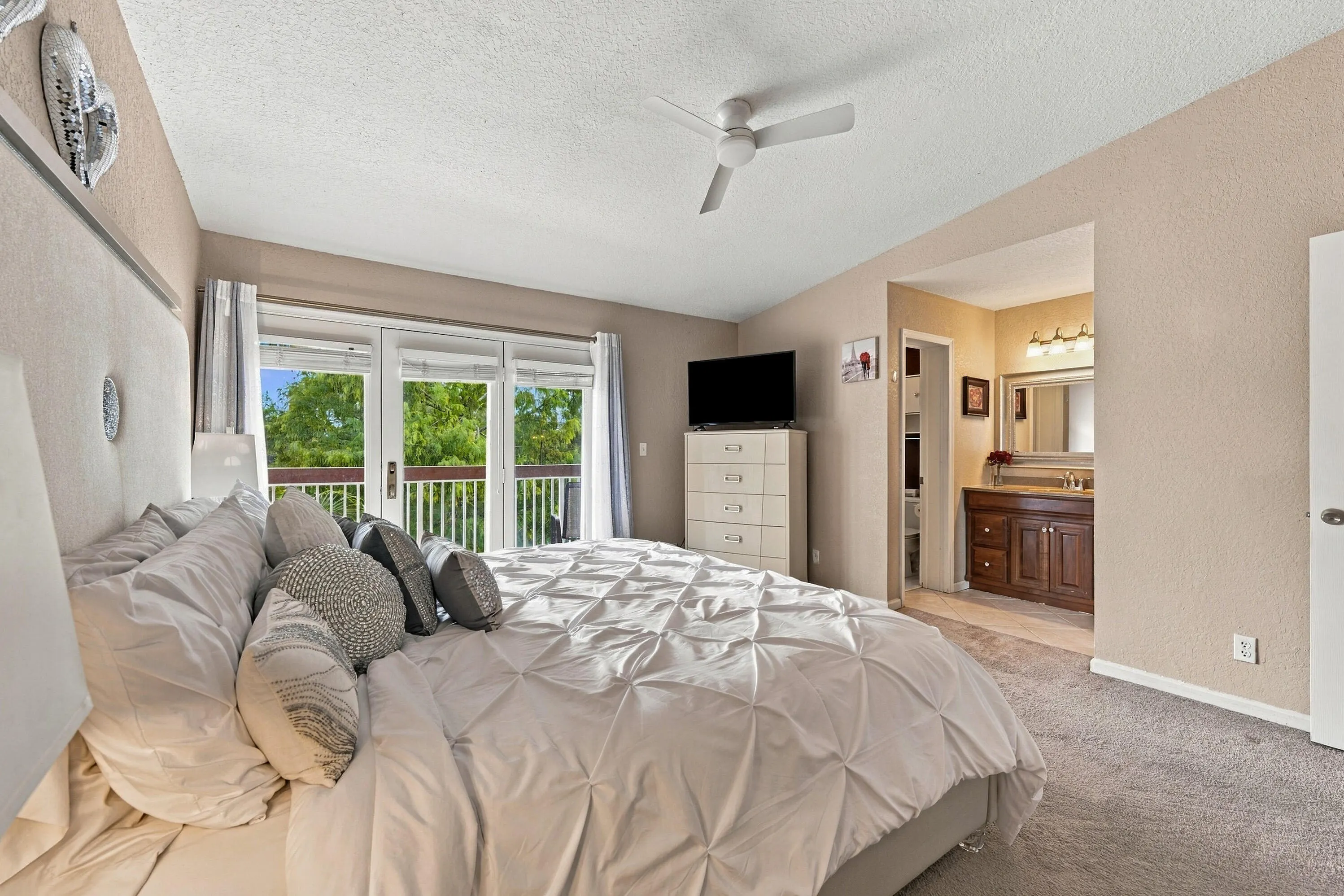 258 W HEMINGWAY Circle