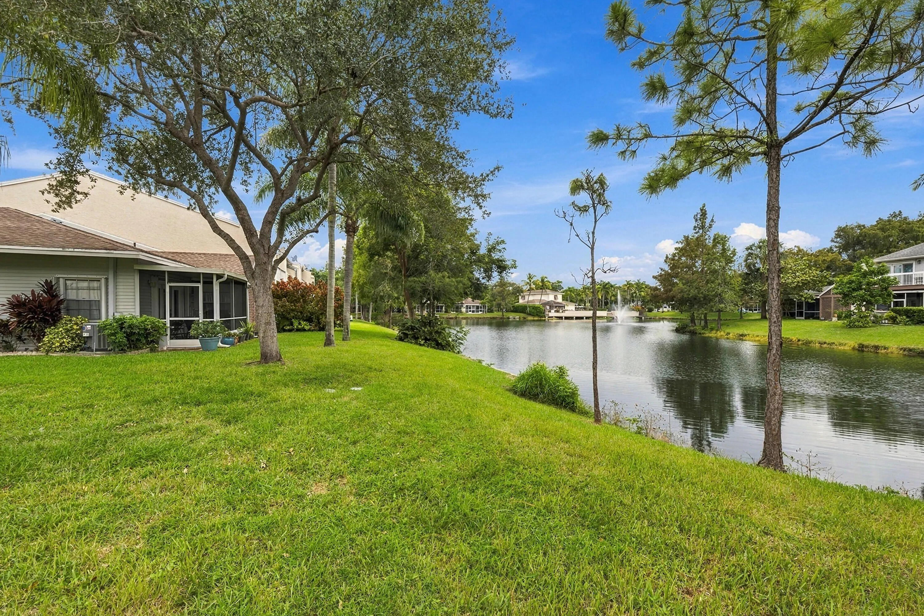 258 W HEMINGWAY Circle